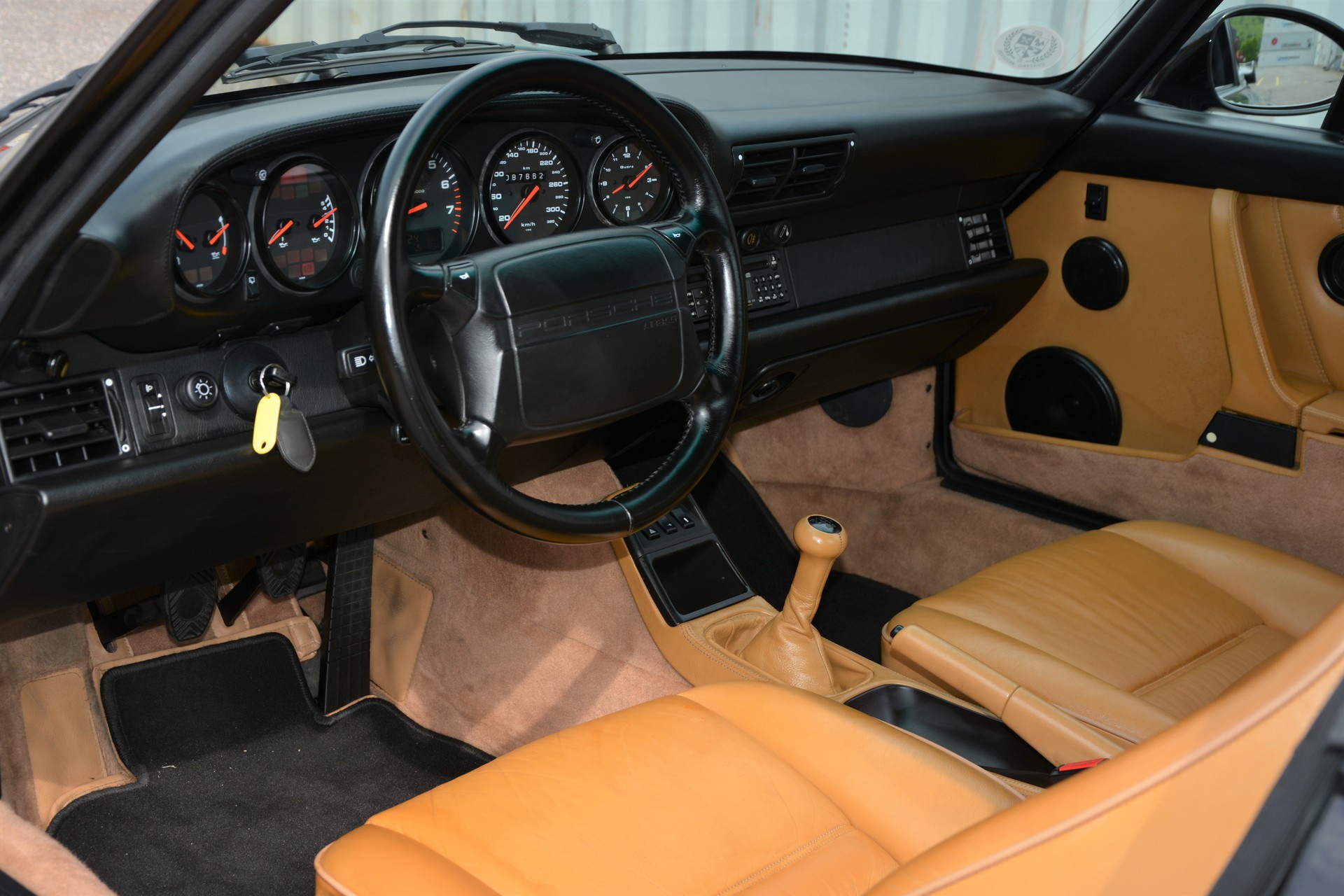 PORSCHE 911 Coupé 3.6 Turbo-image-15