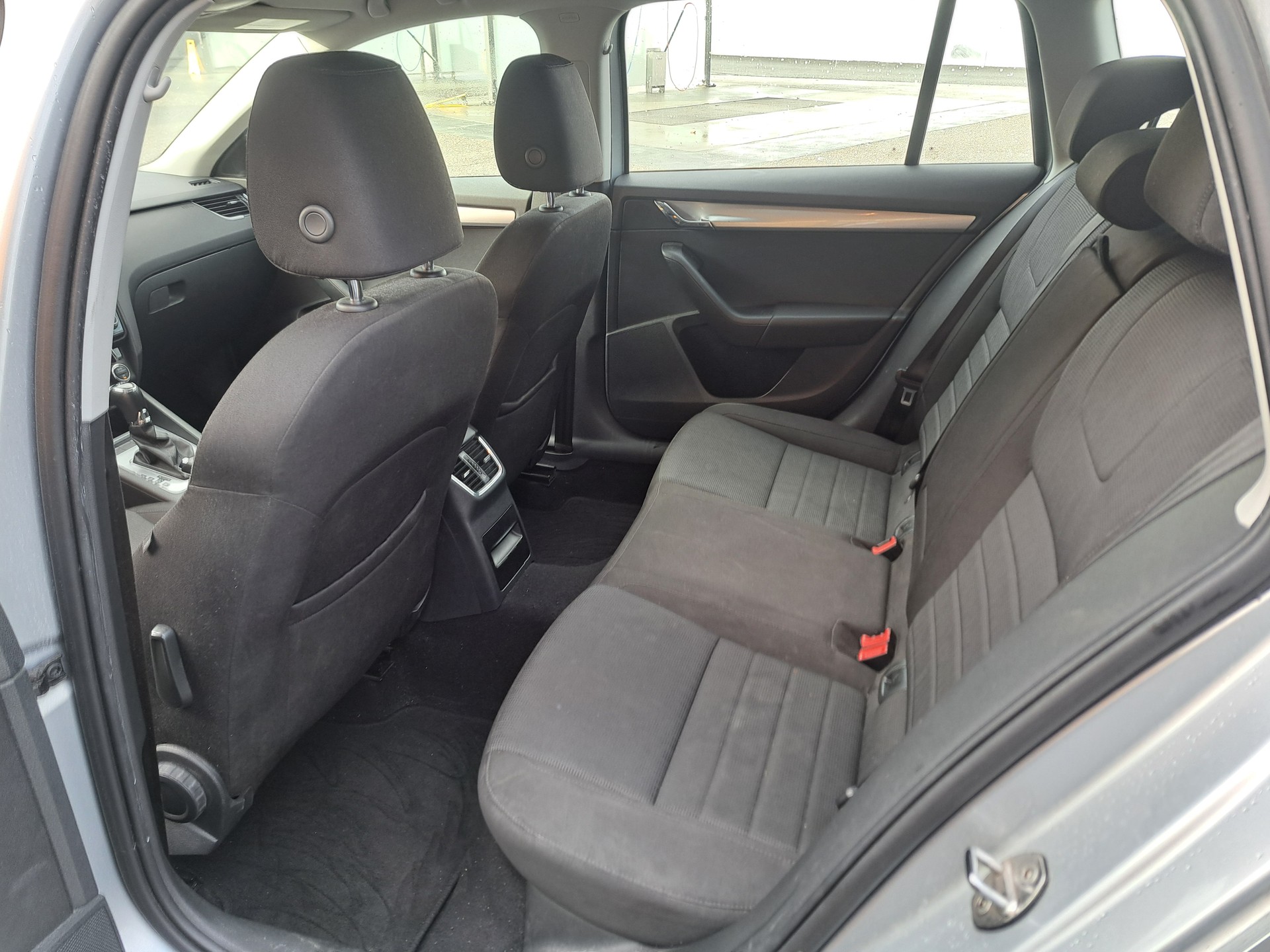 SKODA Octavia Combi 1.6 TDI Ambition DSG-image-6