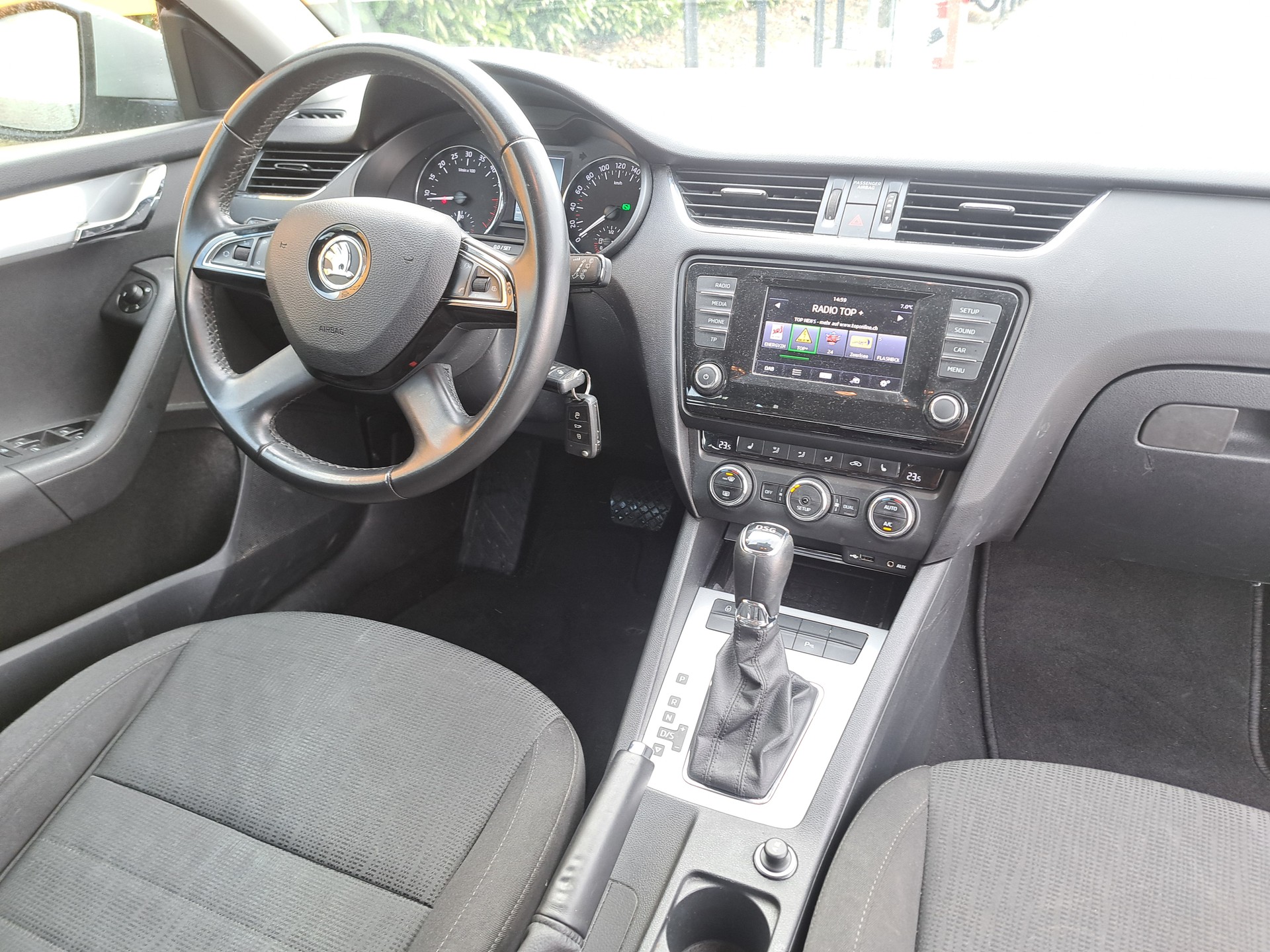 SKODA Octavia Combi 1.6 TDI Ambition DSG-image-3