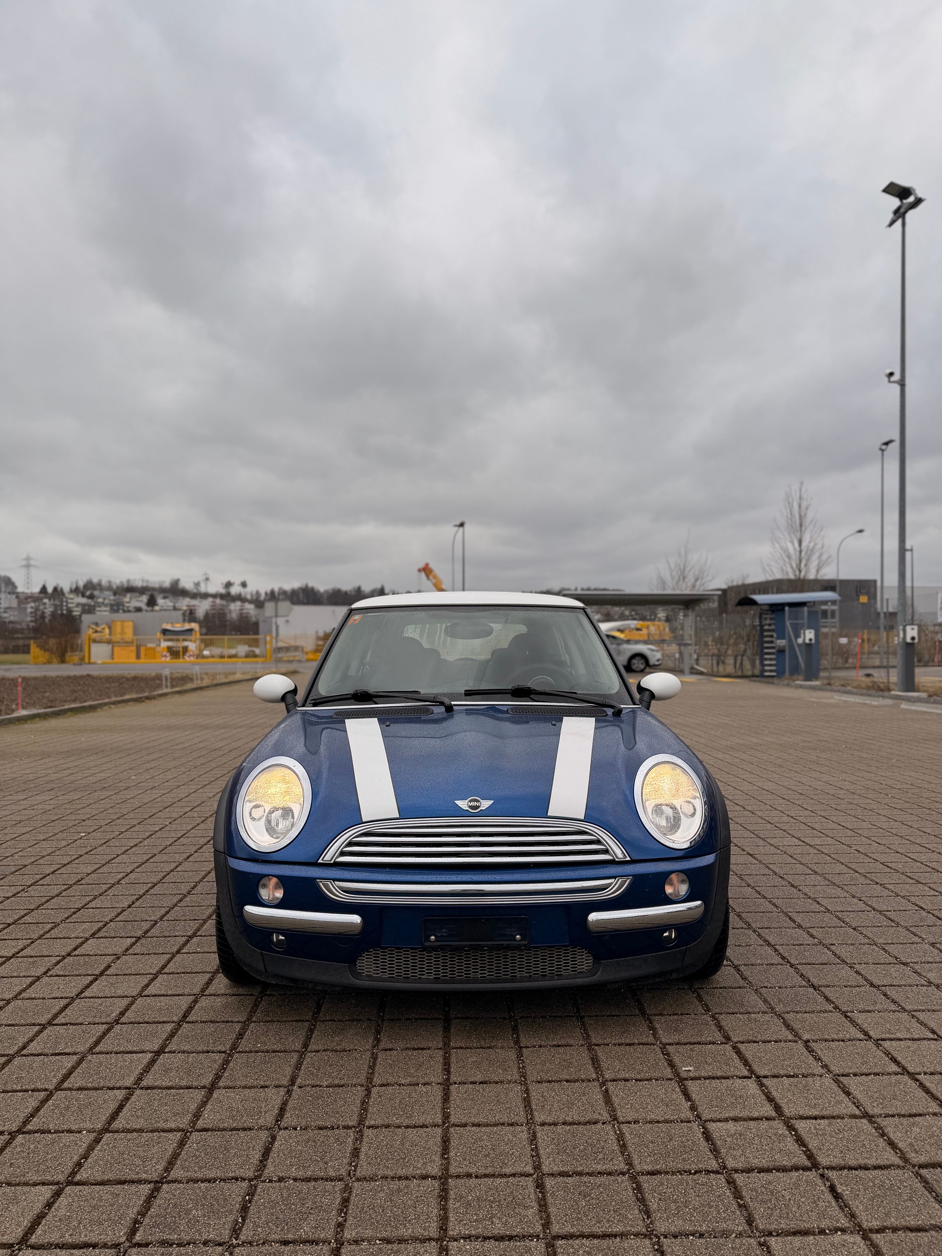 MINI Cooper-showroom-element-1