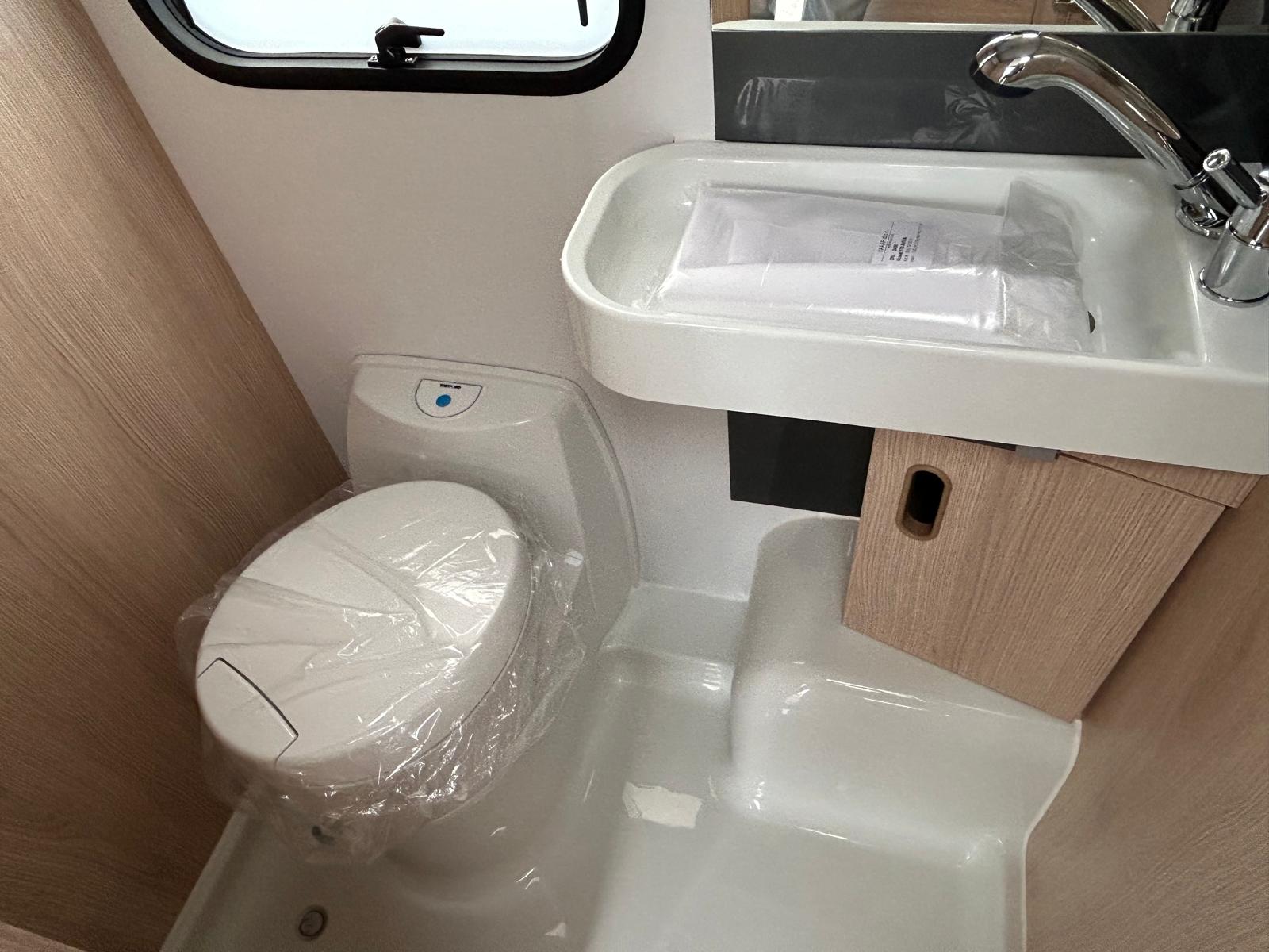 ADRIA Matrix Axess 650 DL-image-12