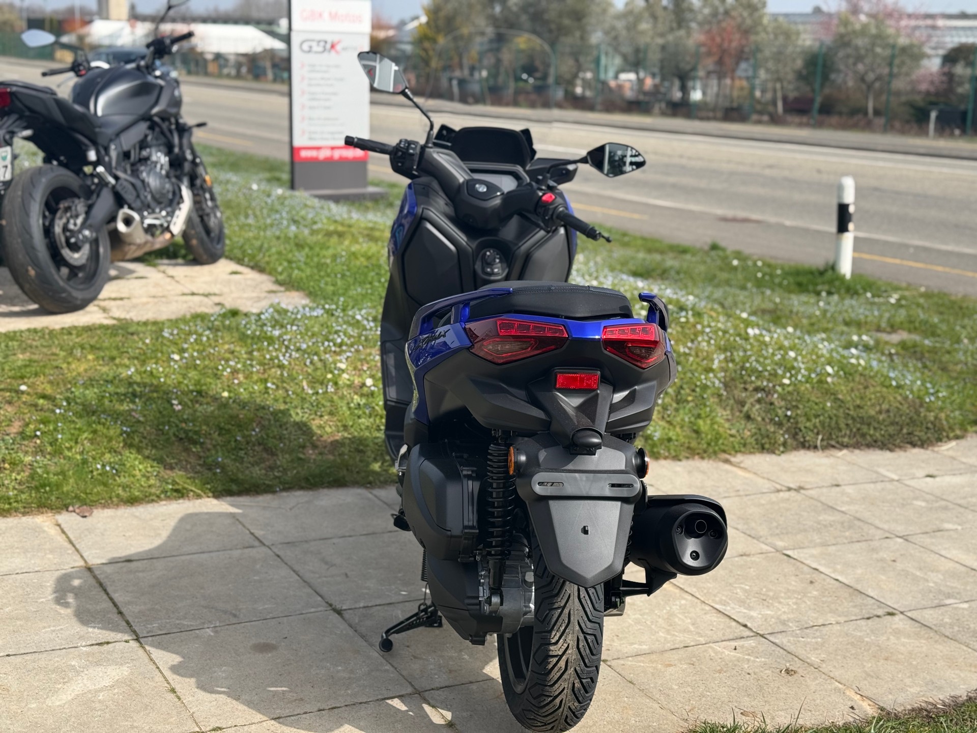 YAMAHA X-Max 300-image-2