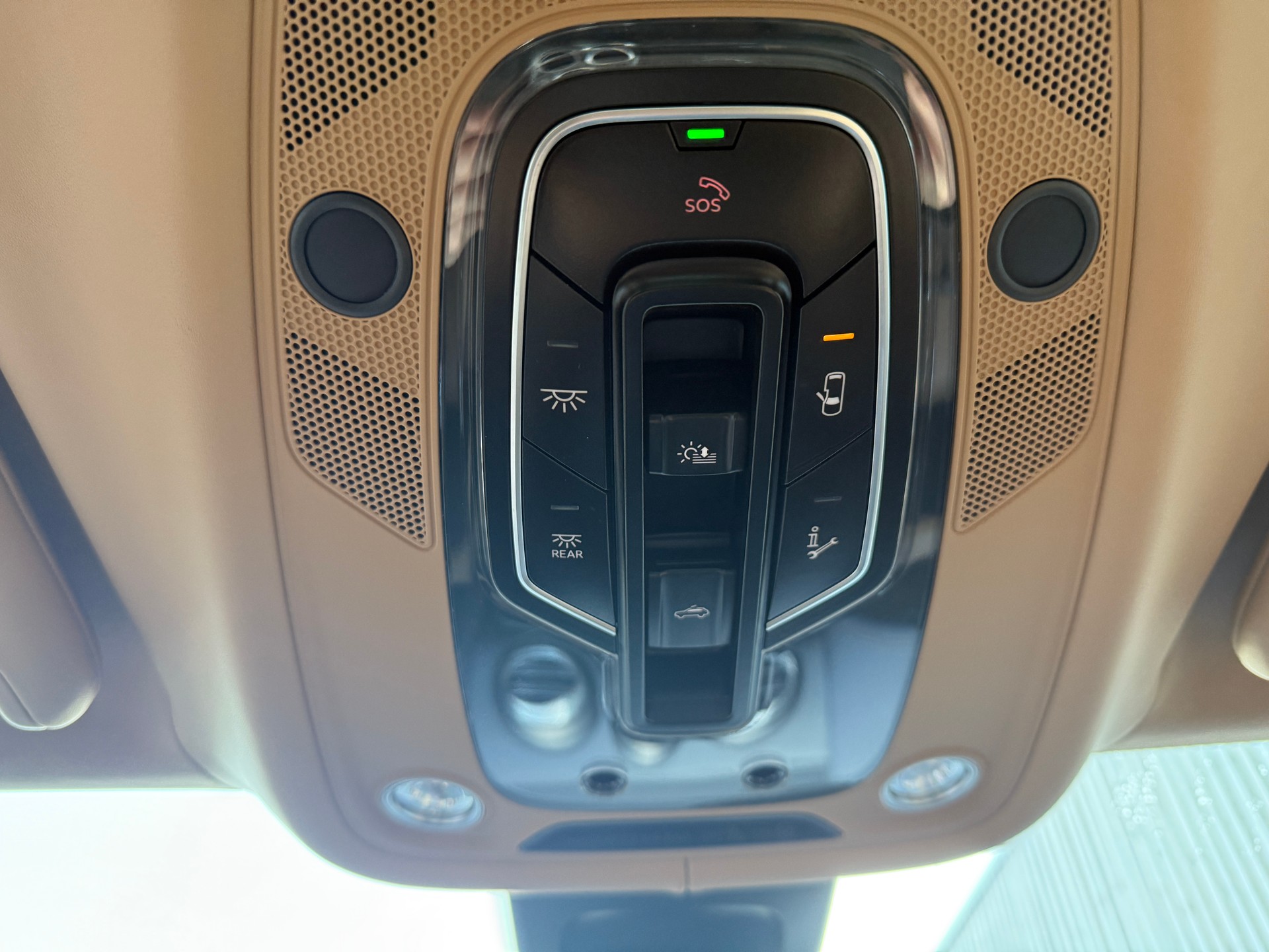 BENTLEY Bentayga V8-image-16