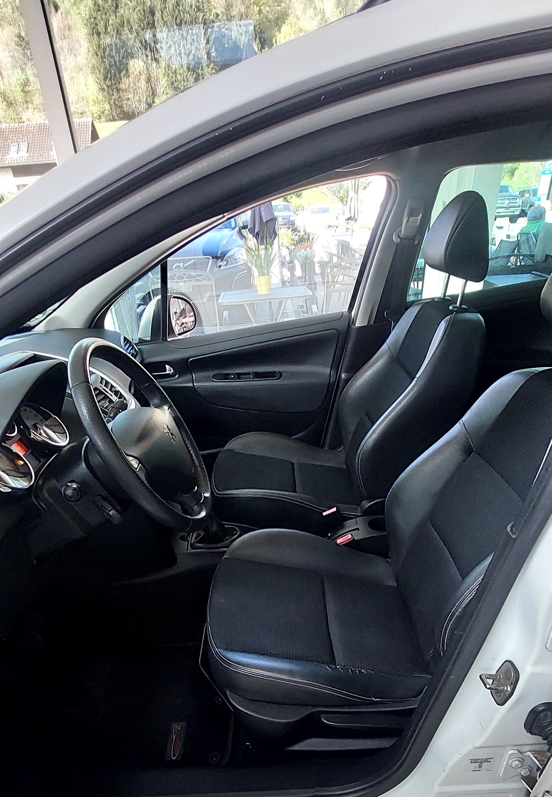 PEUGEOT 207 SW 1.6 16V Active-image-5