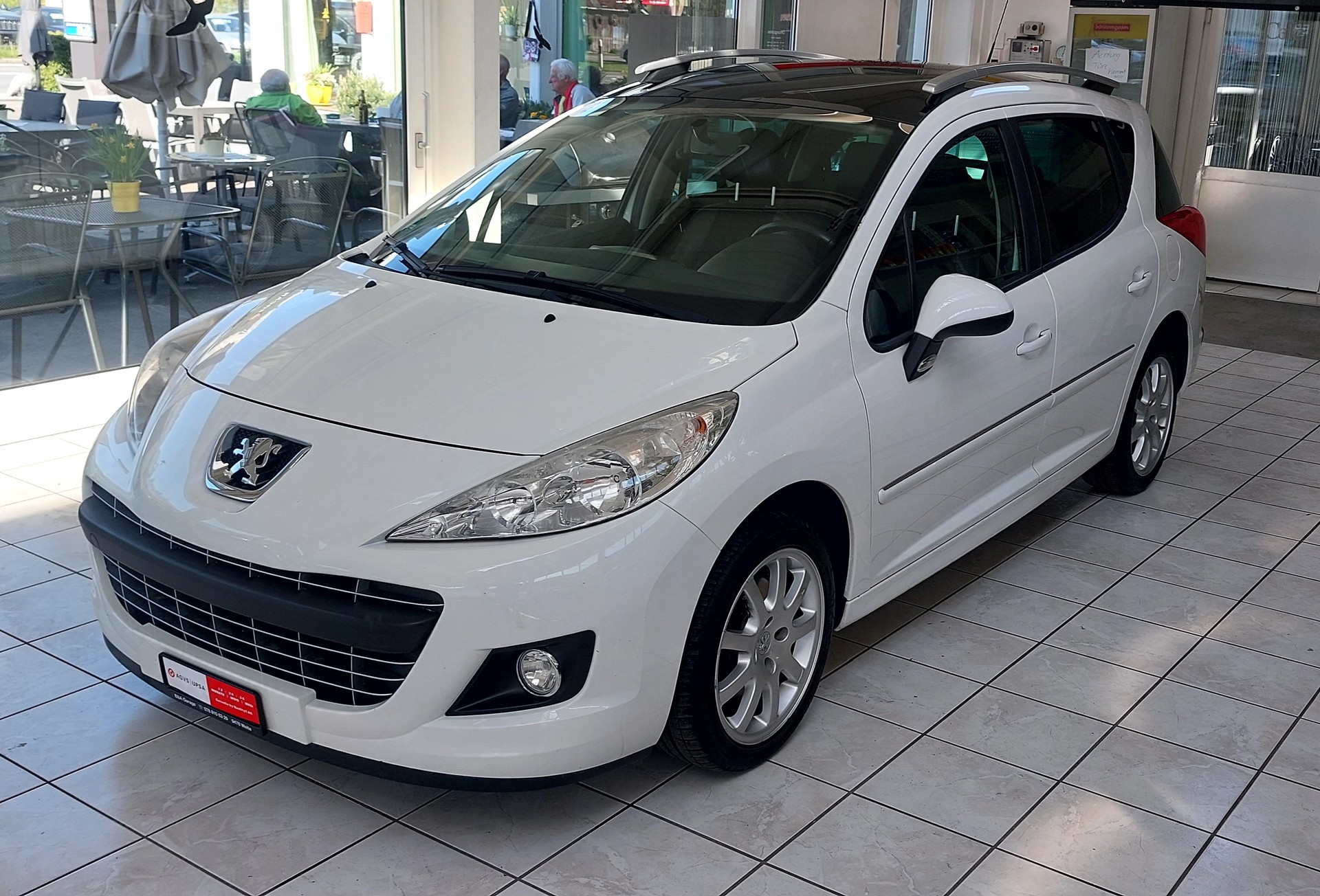 PEUGEOT 207 SW 1.6 16V Active-image-1