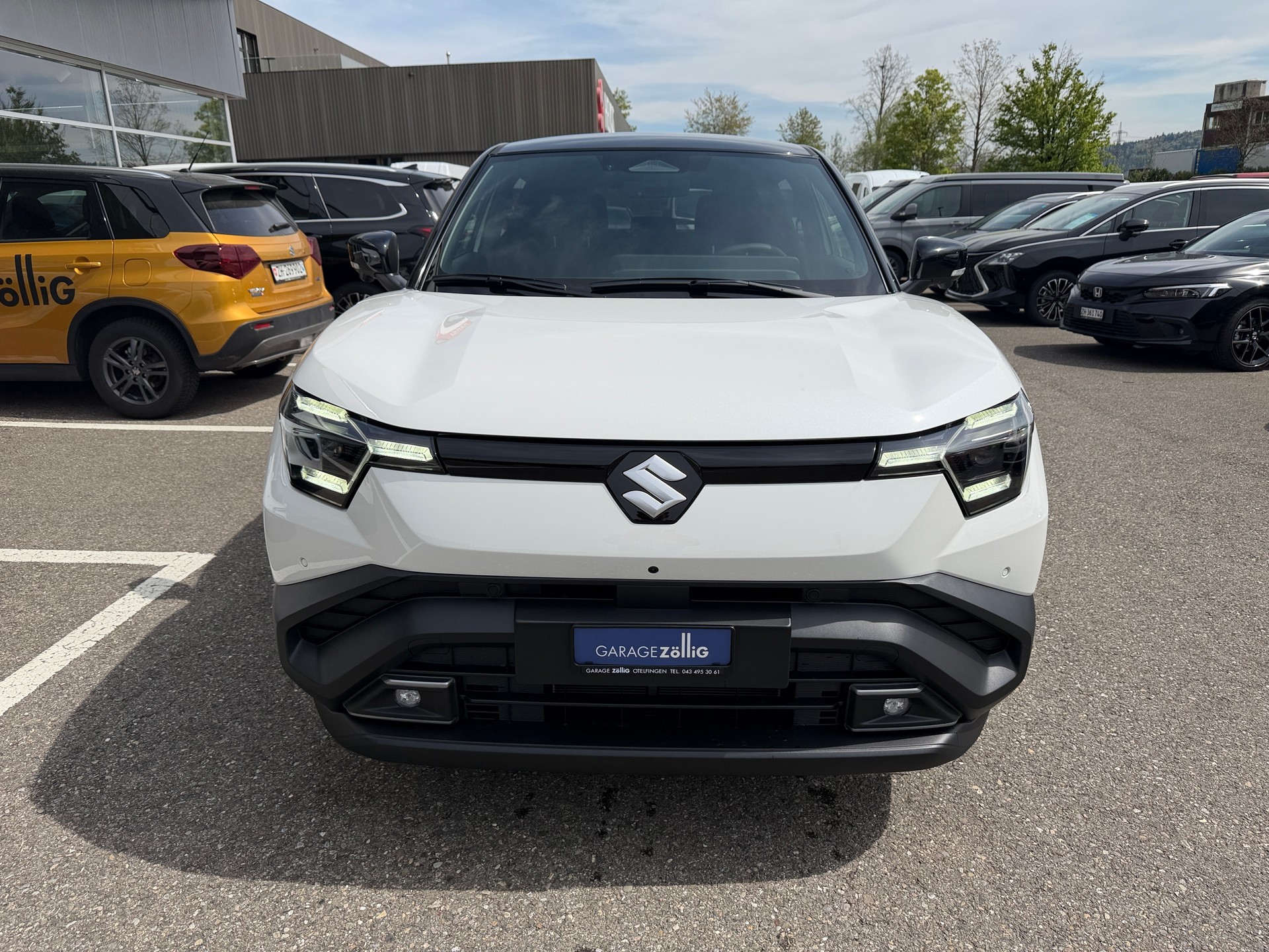 SUZUKI e-Vitara 61kWh Sakura Top 4x4-showroom-element-1