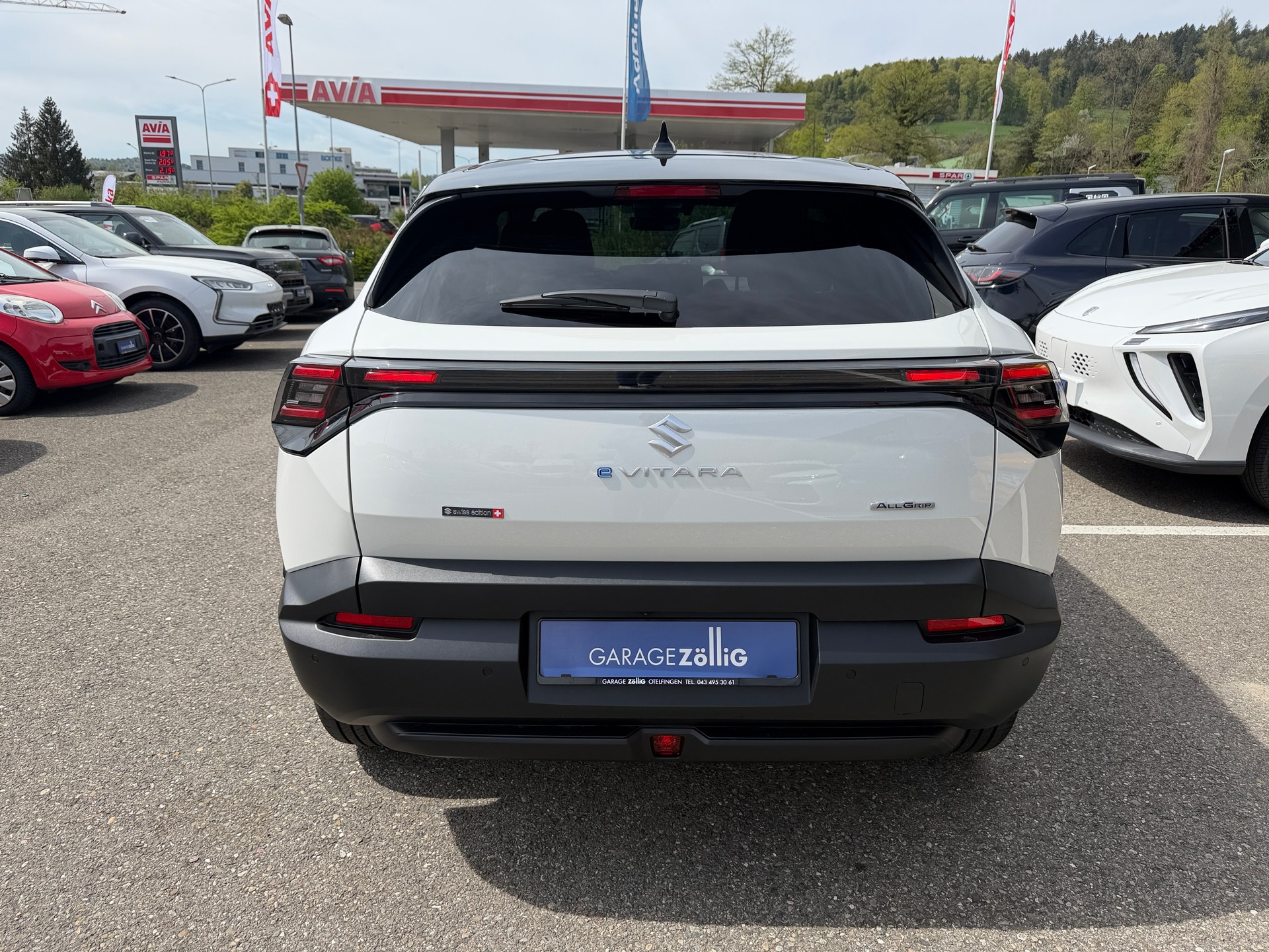 SUZUKI e-Vitara 61kWh Sakura Top 4x4-image-4