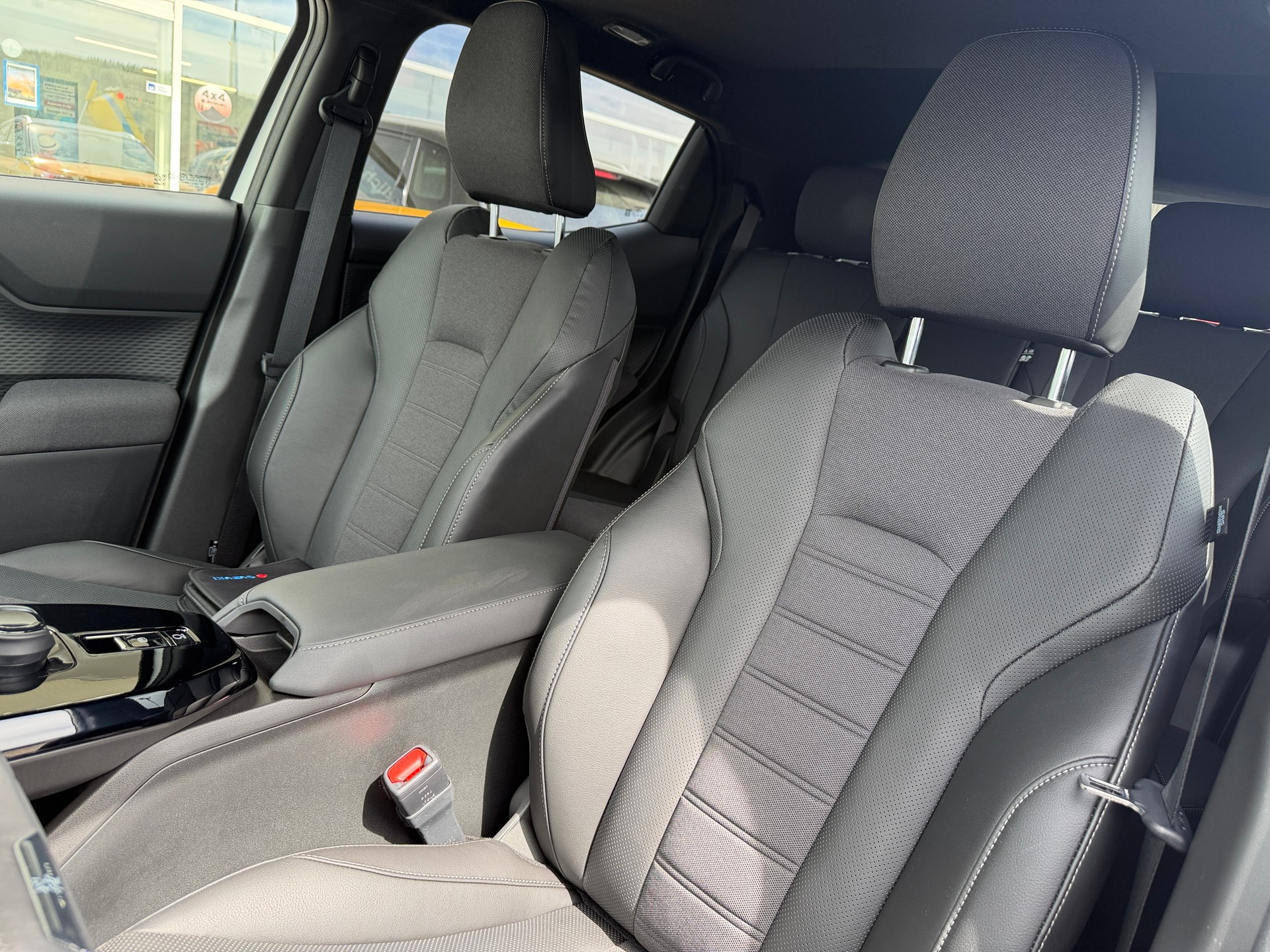 SUZUKI e-Vitara 61kWh Sakura Top 4x4-image-7