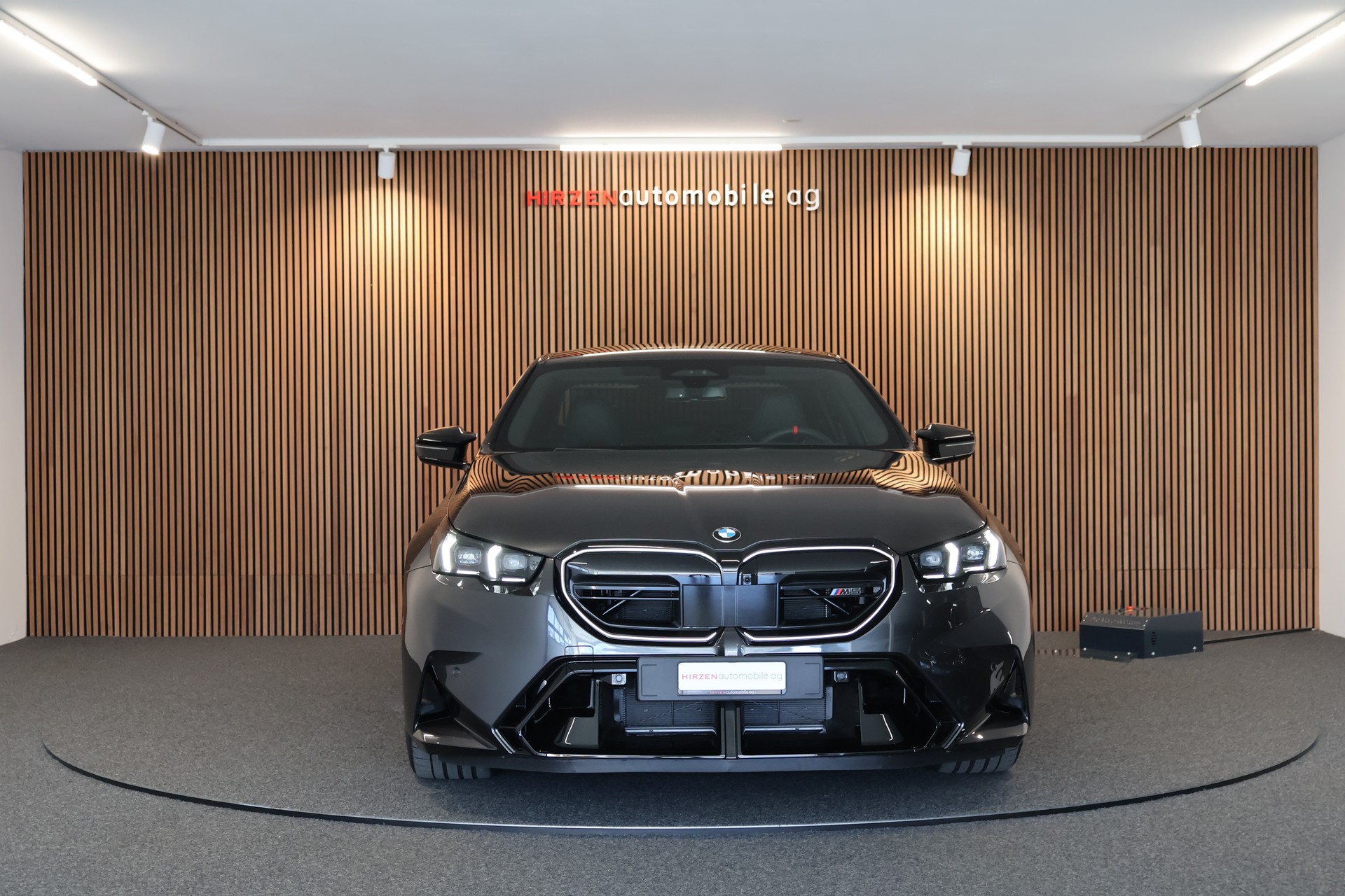 BMW M5 xDrive-image-7