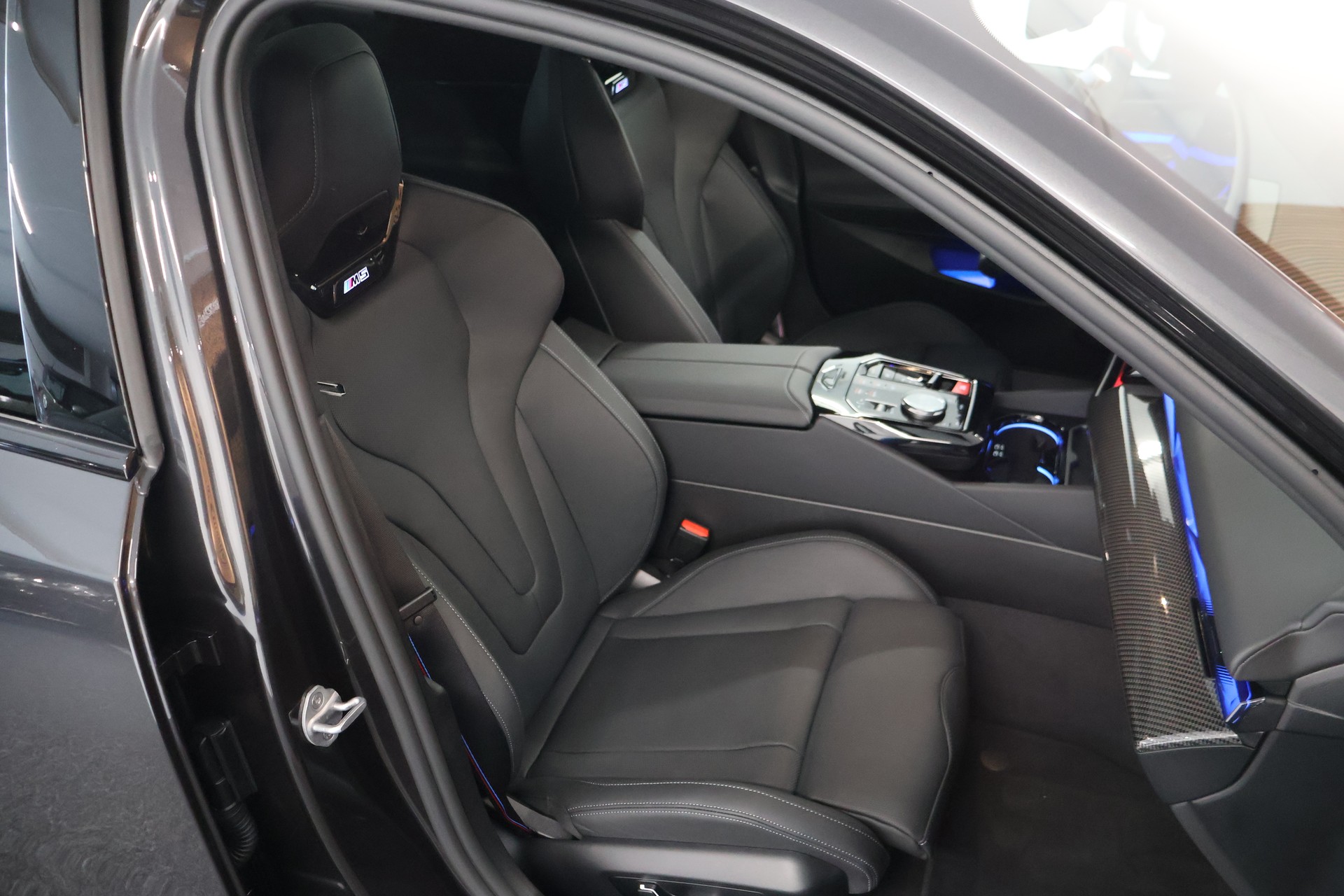BMW M5 xDrive-image-14