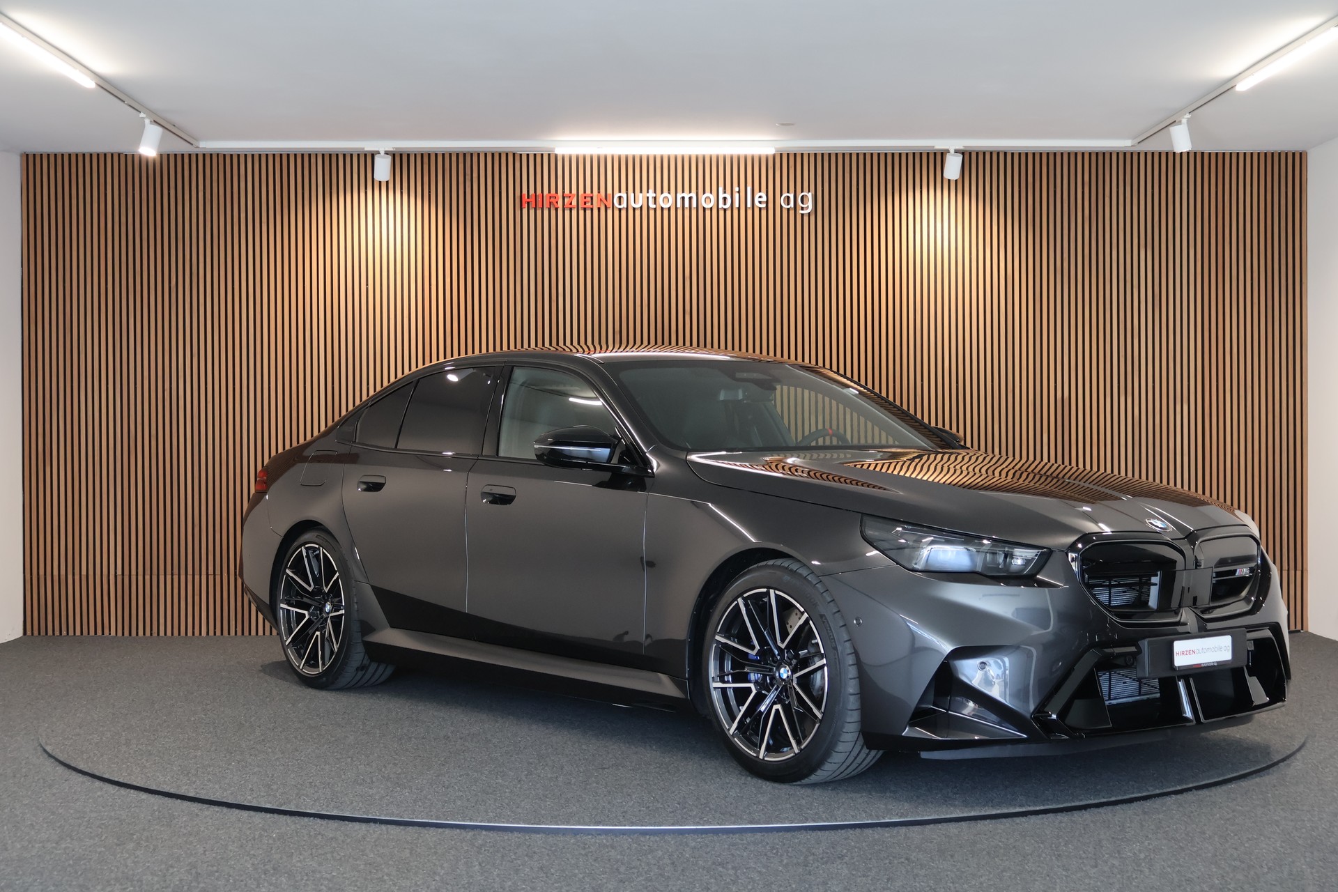 BMW M5 xDrive-image-6