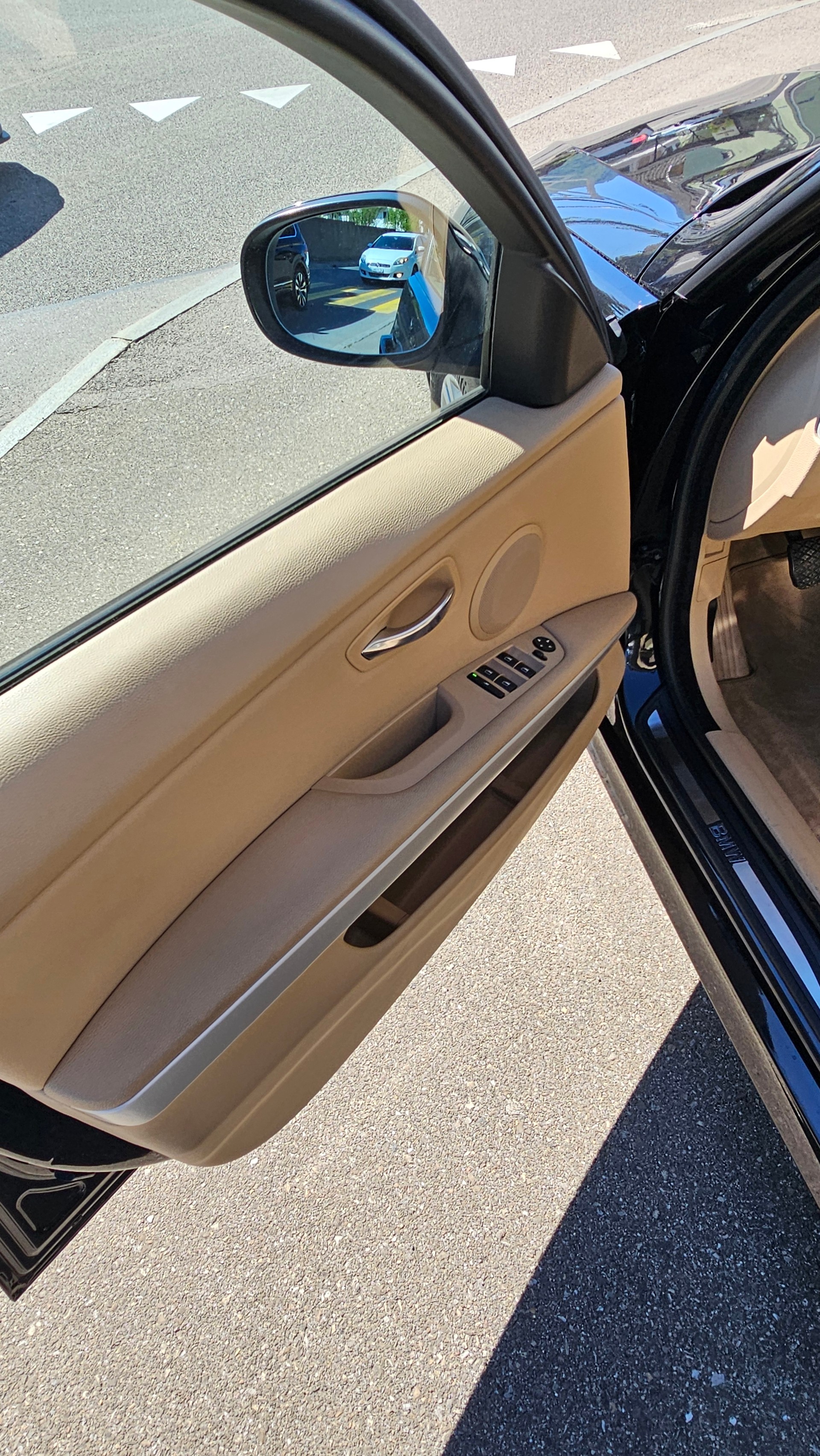 BMW 320i Touring-image-6