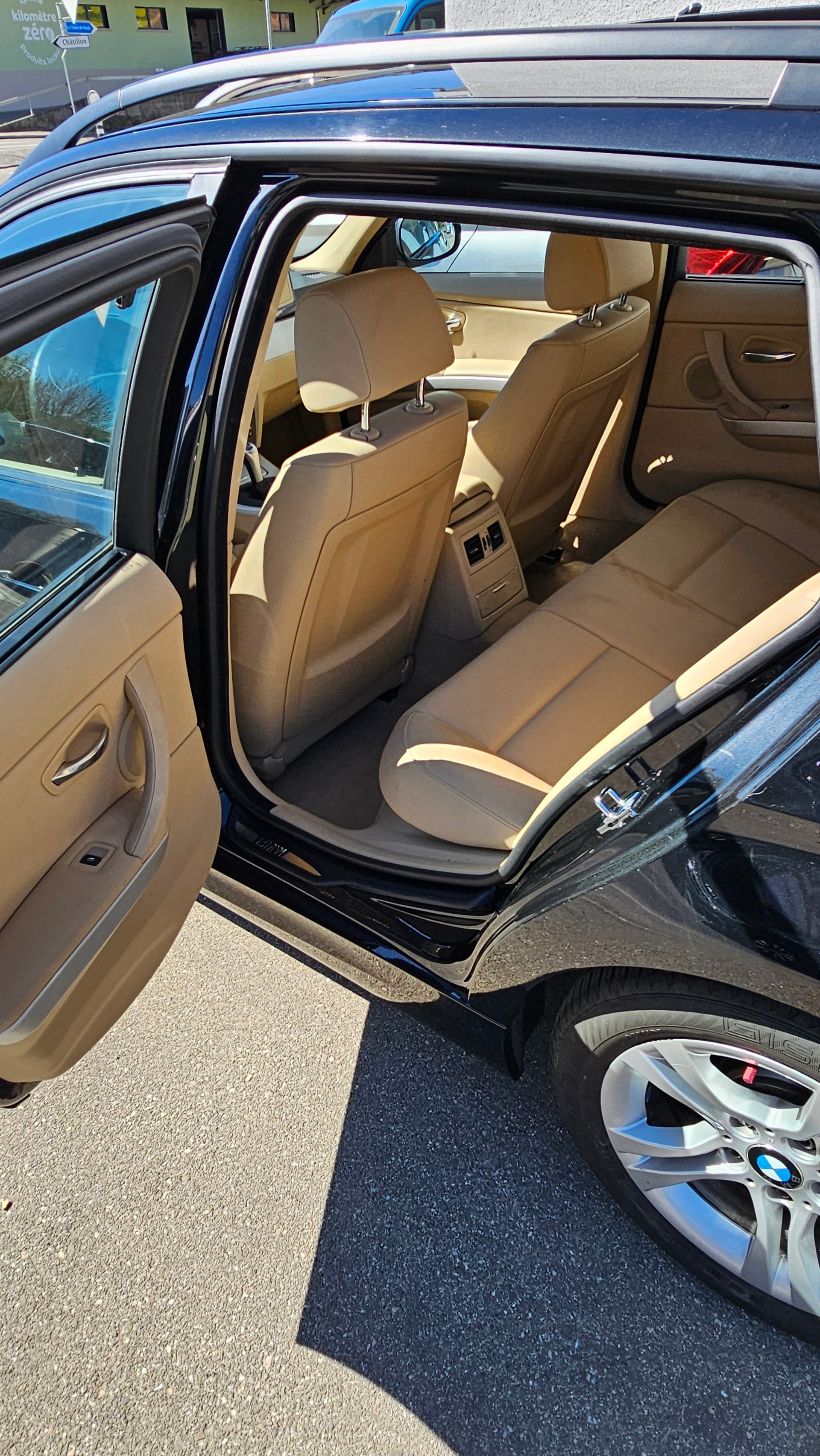 BMW 320i Touring-image-4