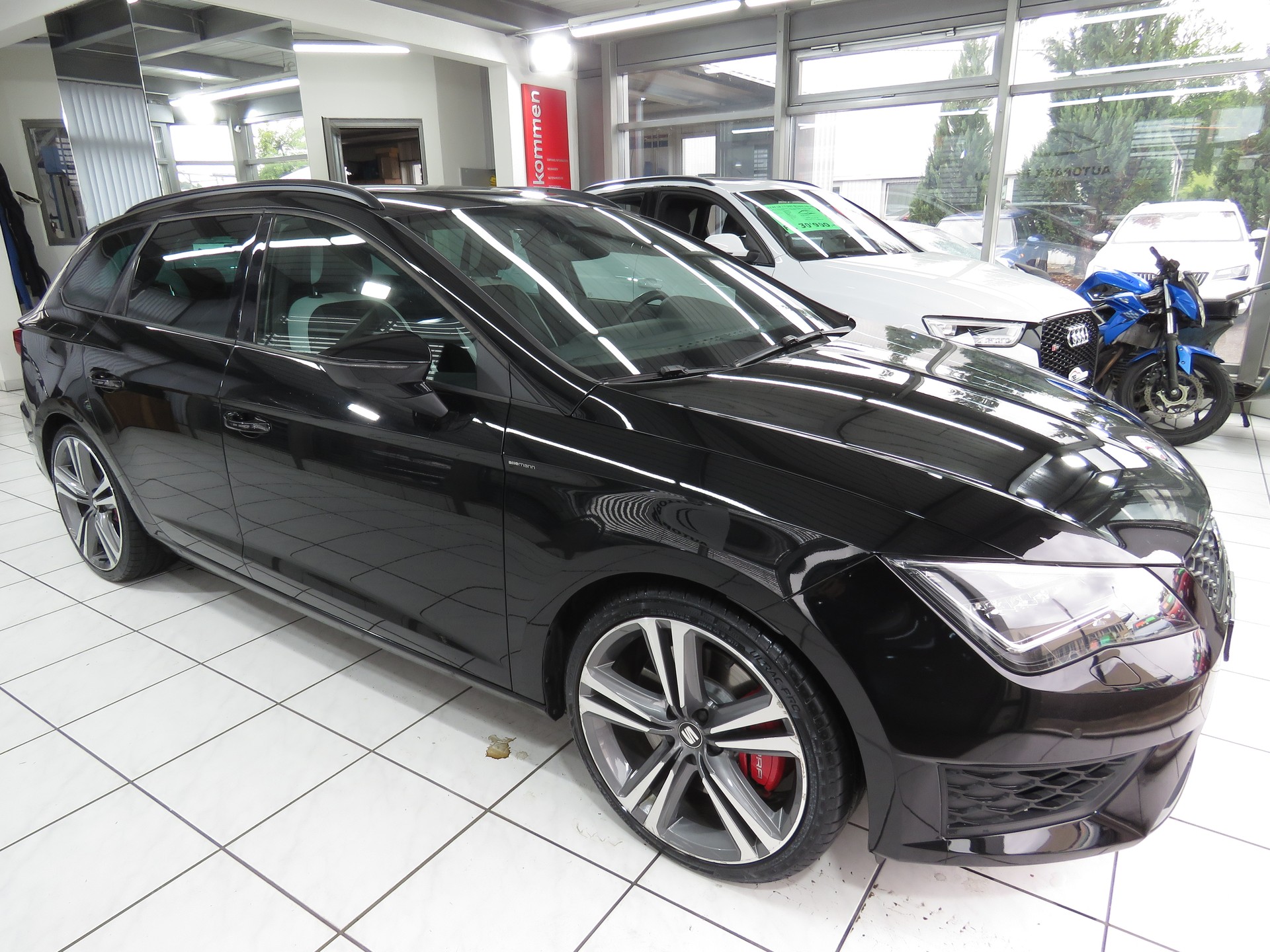 SEAT Leon ST 2.0 TSI Cupra 290 PS DSG (Automat)-showroom-element-2