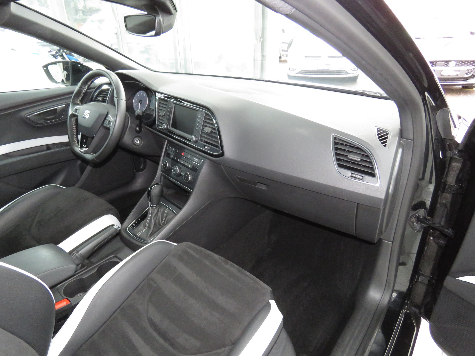 SEAT Leon ST 2.0 TSI Cupra 290 PS DSG (Automat)-image-10