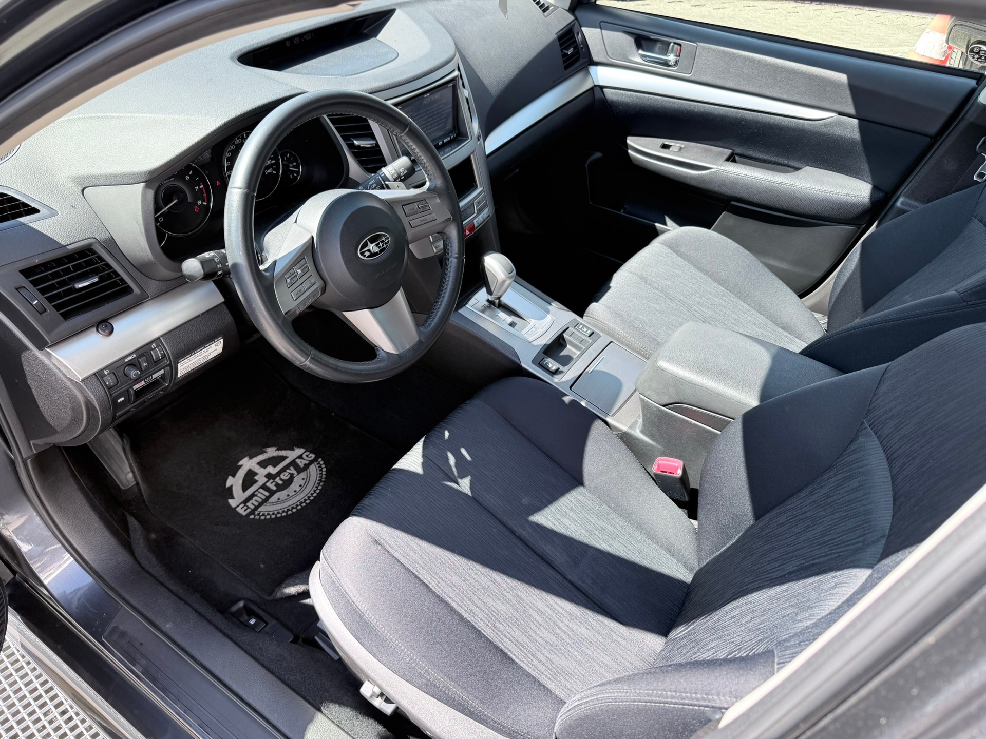 SUBARU Legacy 2.0i Swiss AWD Lineartronic-image-8