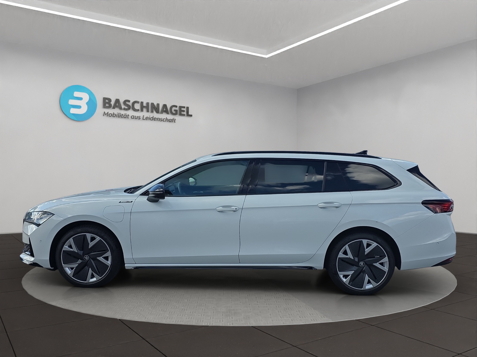SKODA Superb Combi 1.5 TSI PHEV Sportline DSG-showroom-element-1