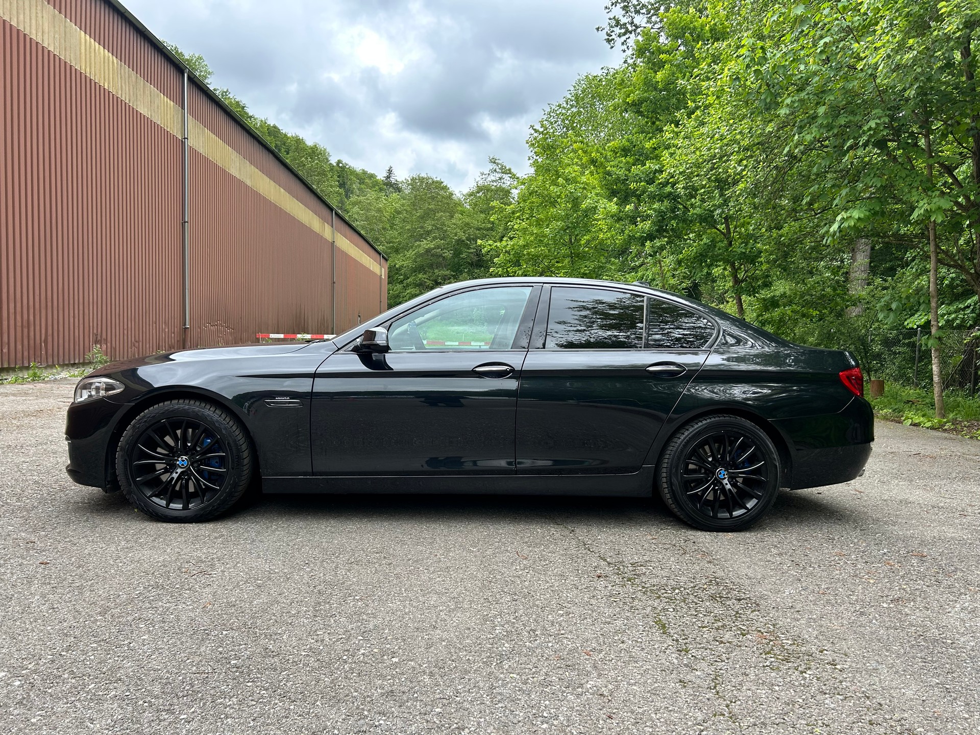 BMW 525d xDrive Modern Line Steptronic-image-4