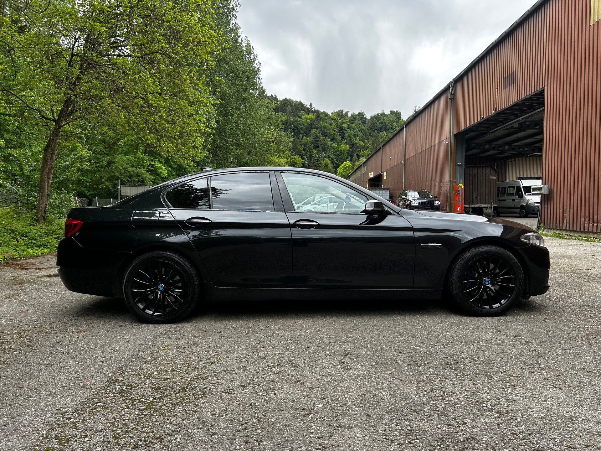 BMW 525d xDrive Modern Line Steptronic-image-5