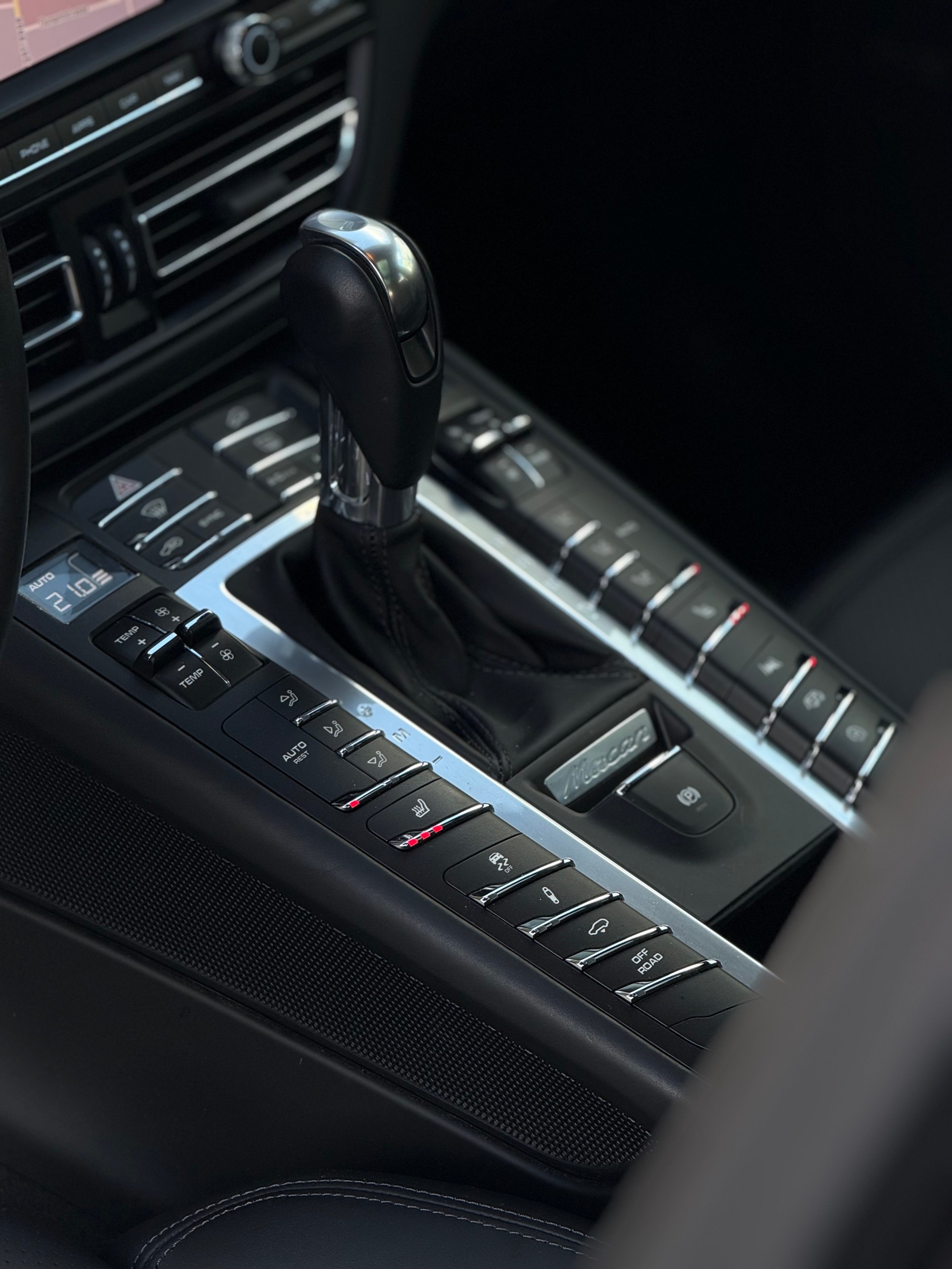 PORSCHE Macan GTS PDK-image-6
