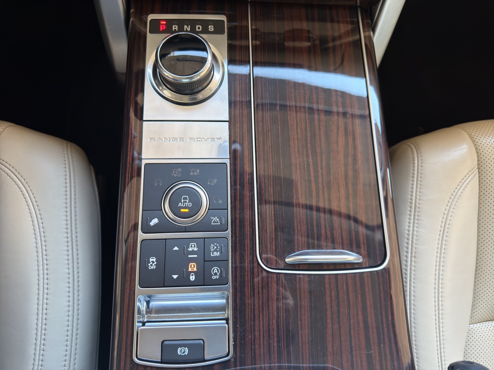 LAND ROVER Range Rover 3.0 TDV6 Vogue Automatic-image-21