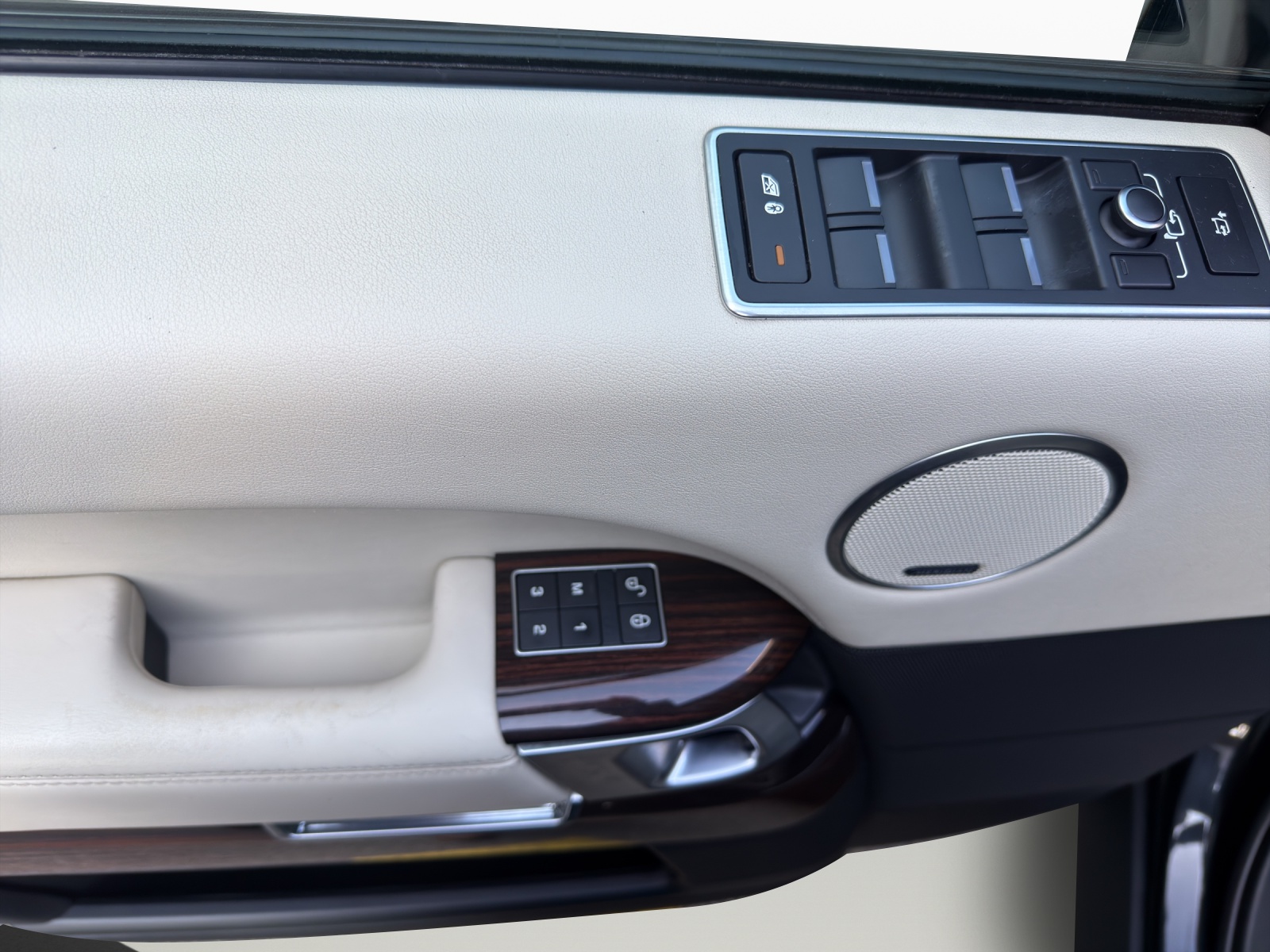 LAND ROVER Range Rover 3.0 TDV6 Vogue Automatic-image-9