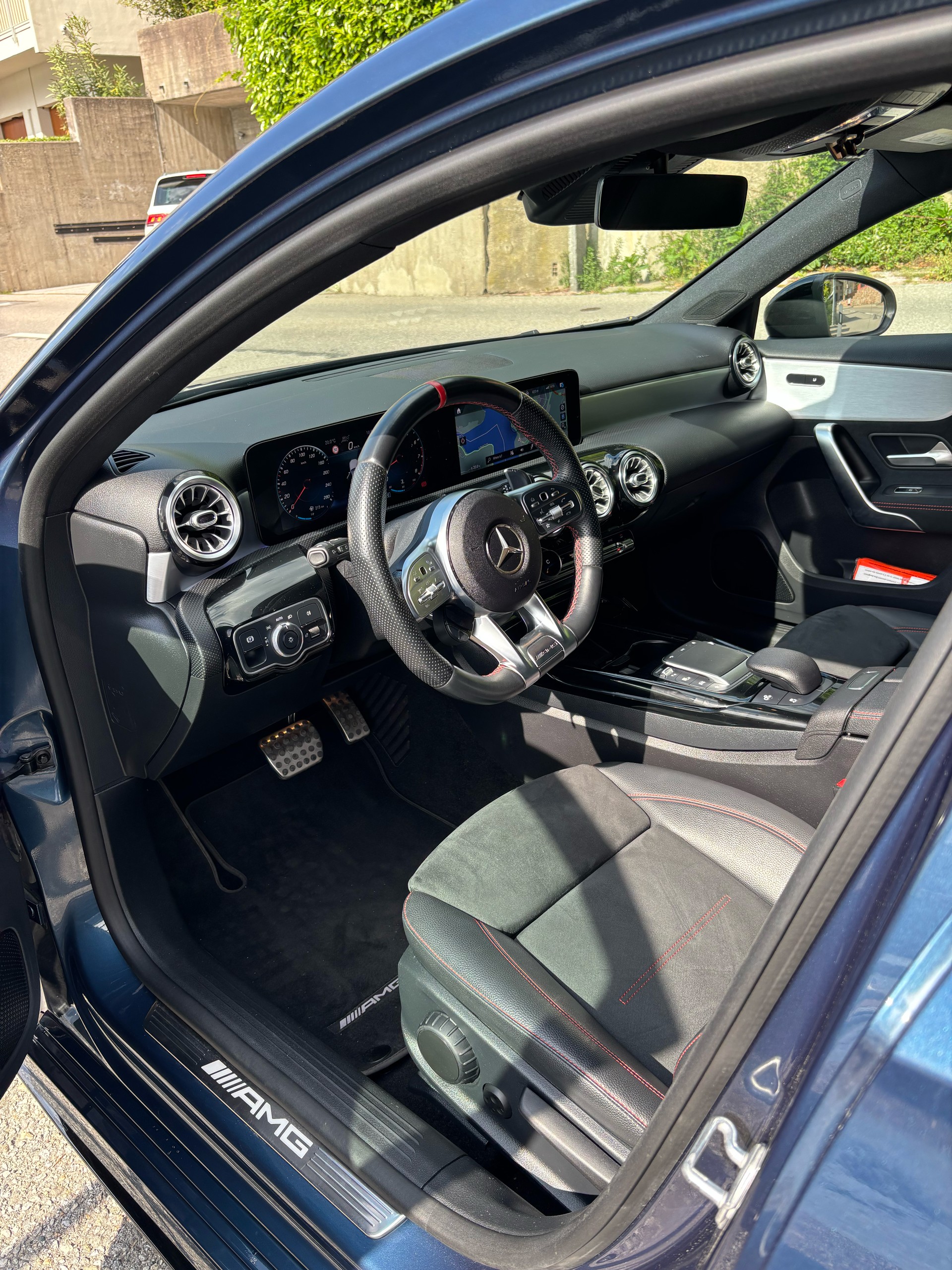 MERCEDES-BENZ A 35 AMG 4matic-image-4