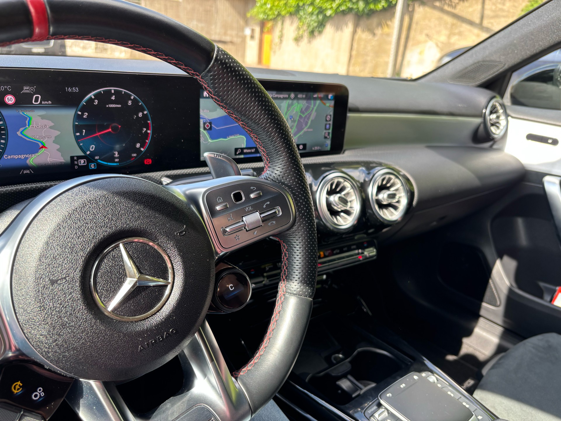 MERCEDES-BENZ A 35 AMG 4matic-image-6
