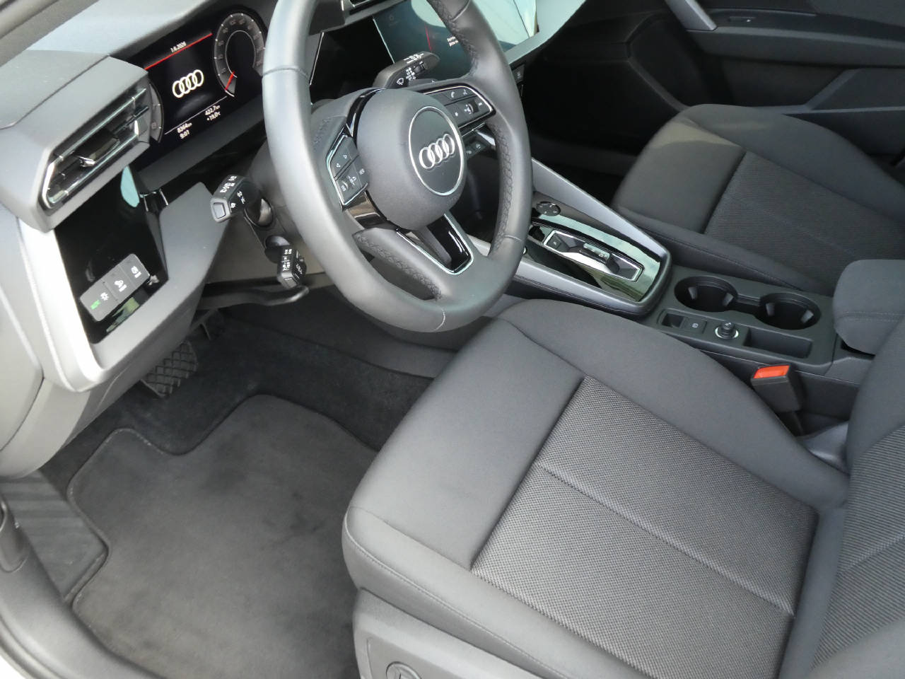 AUDI A3 Sportback 1.5 35 TFSI Attraction S-Tronic-image-7