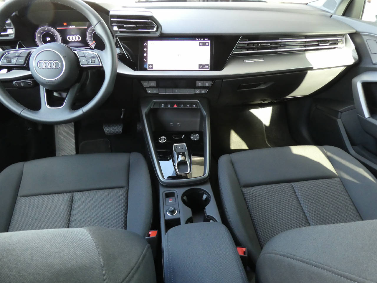 AUDI A3 Sportback 1.5 35 TFSI Attraction S-Tronic-image-12