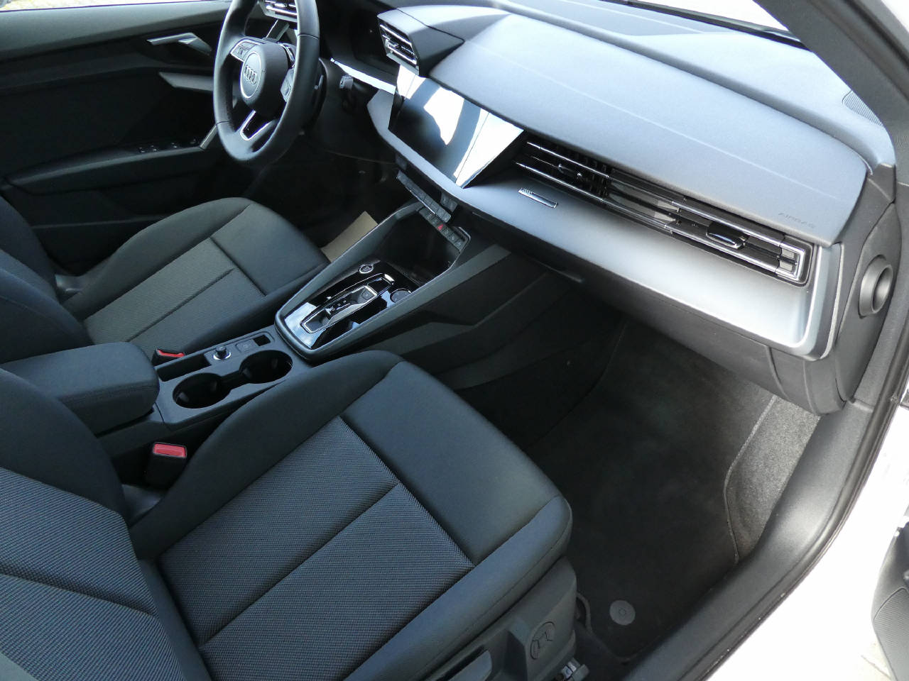 AUDI A3 Sportback 1.5 35 TFSI Attraction S-Tronic-image-8