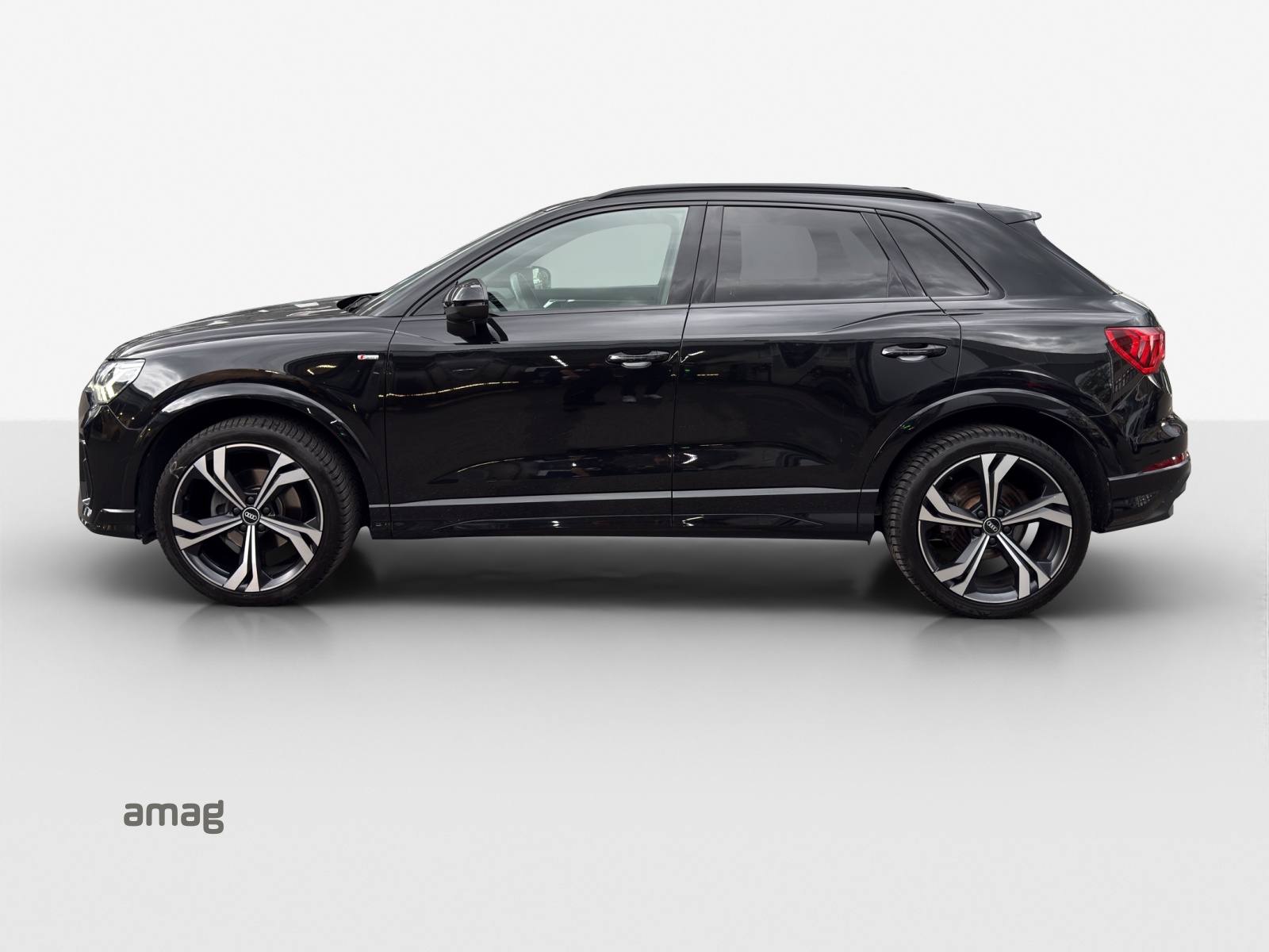 AUDI Q3 35 TFSI S line Attraction S-tronic-showroom-element-1