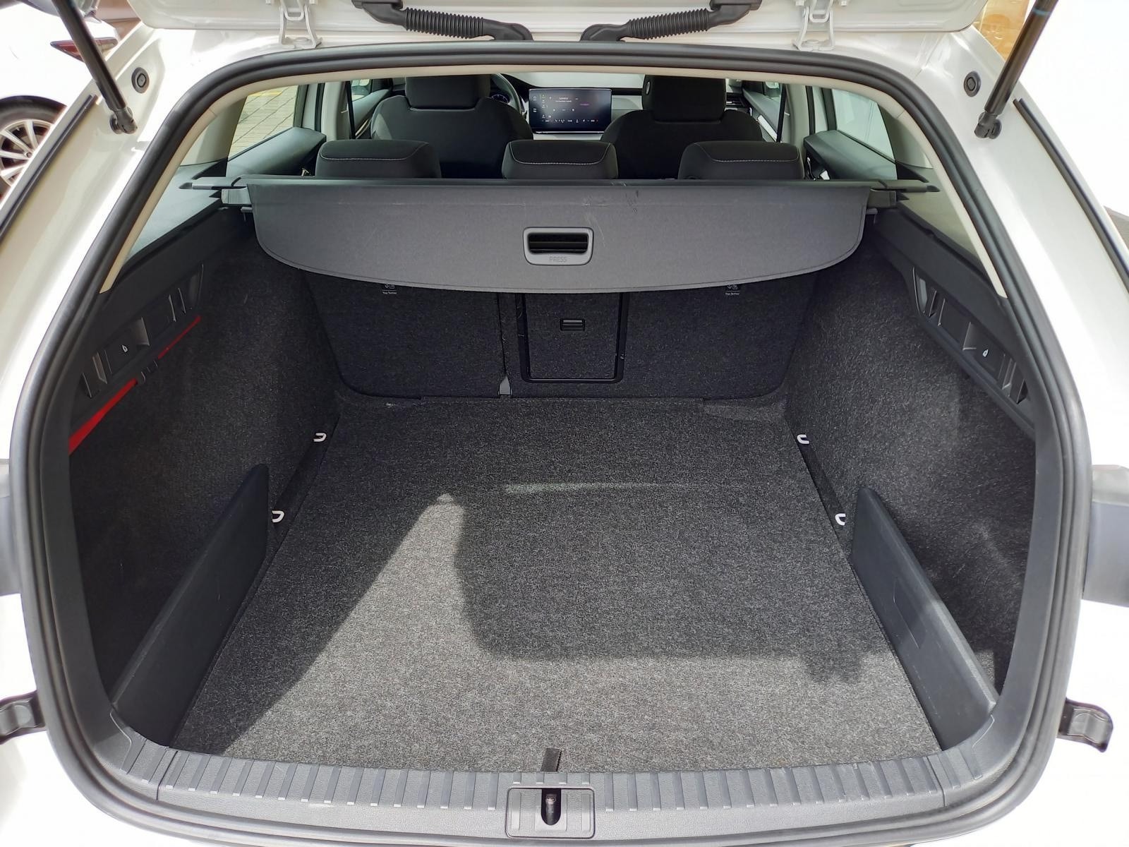 SKODA Octavia Combi 2.0 TDI DSG Ambition 4x4-image-13