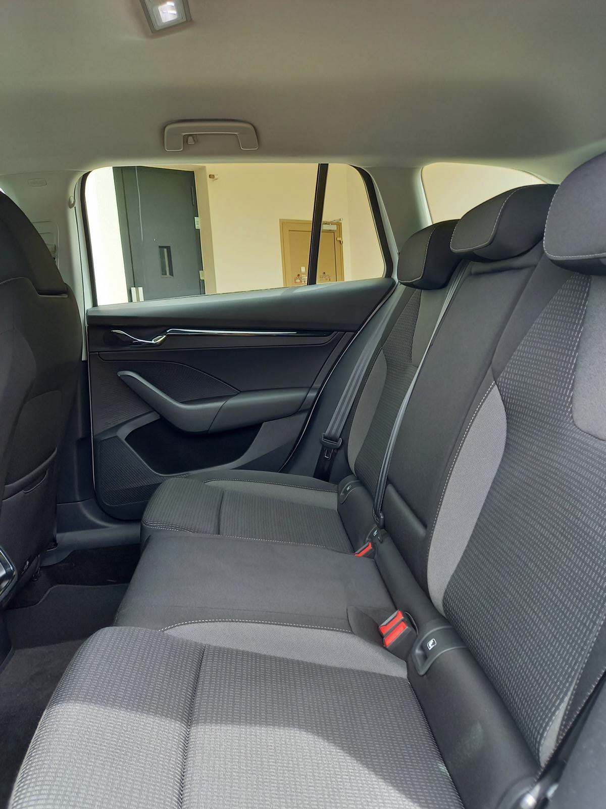 SKODA Octavia Combi 2.0 TDI DSG Ambition 4x4-image-12
