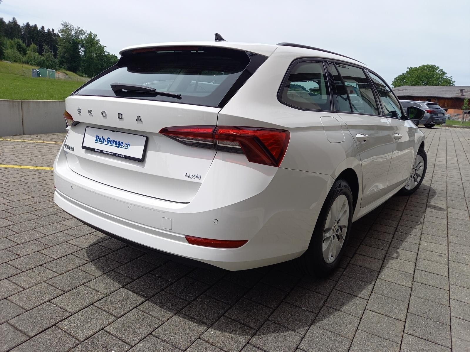 SKODA Octavia Combi 2.0 TDI DSG Ambition 4x4-showroom-element-1