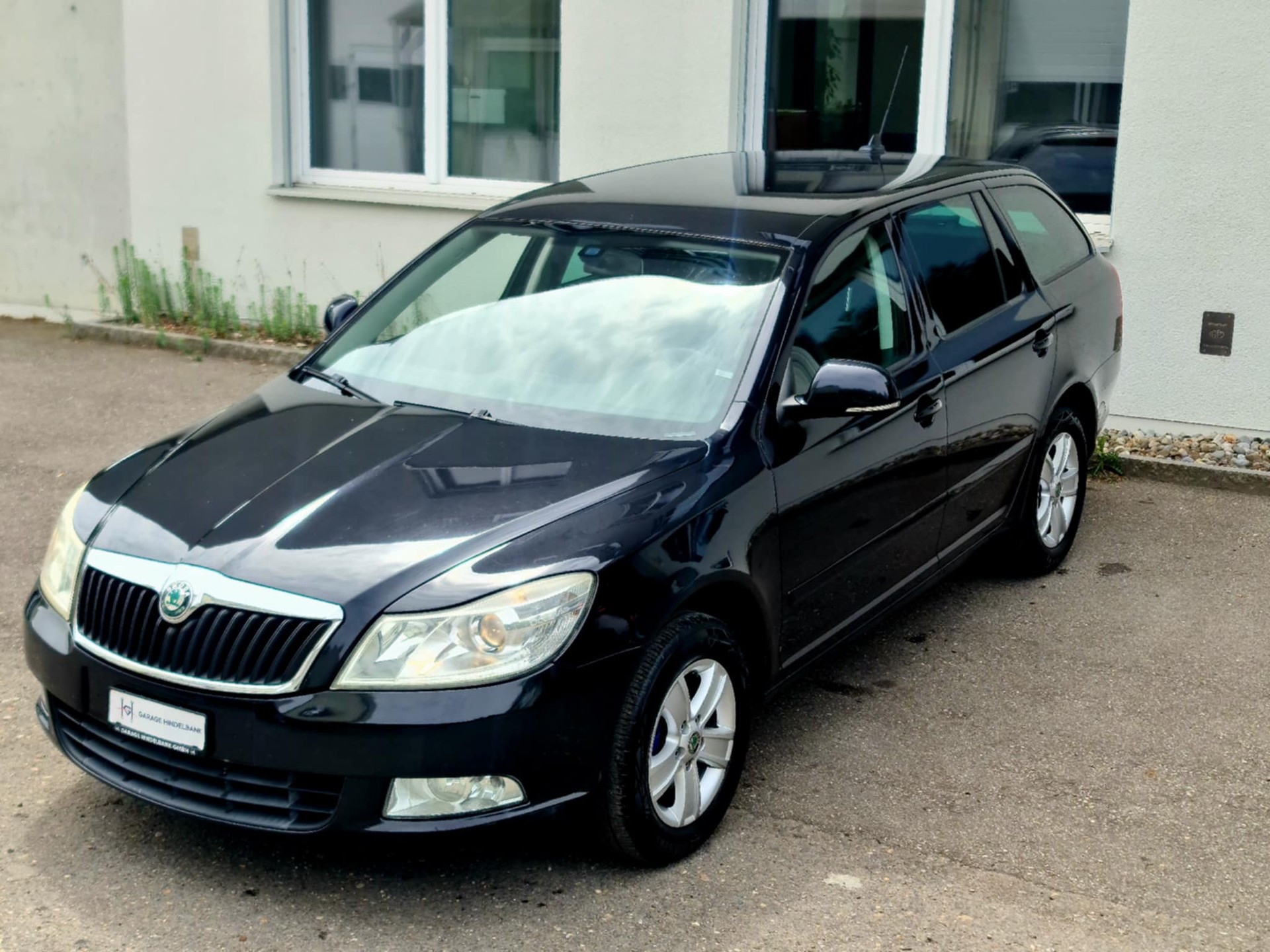 SKODA Octavia Combi 1.8 TSI 50Years 4x4-image-8