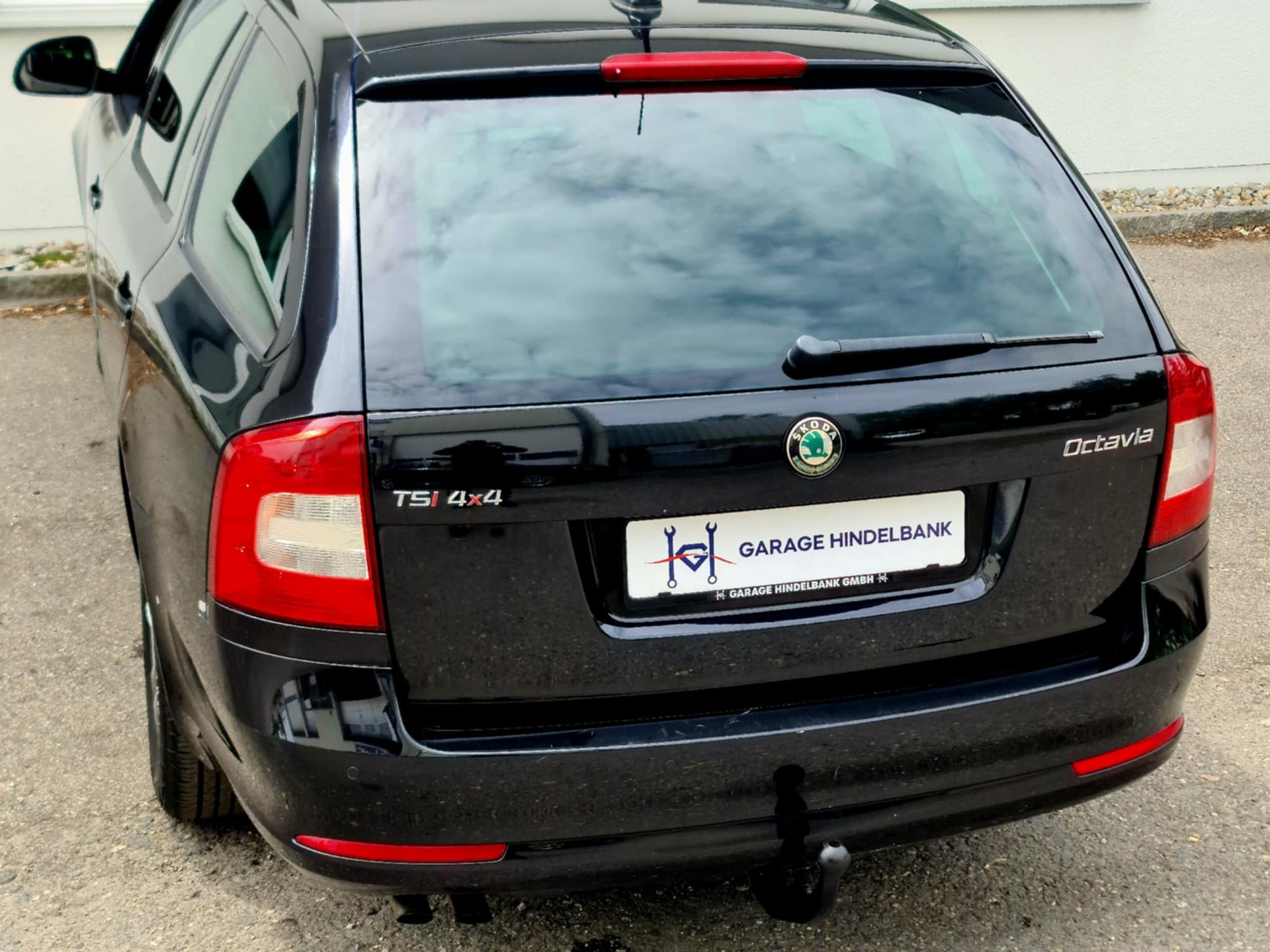 SKODA Octavia Combi 1.8 TSI 50Years 4x4-image-4