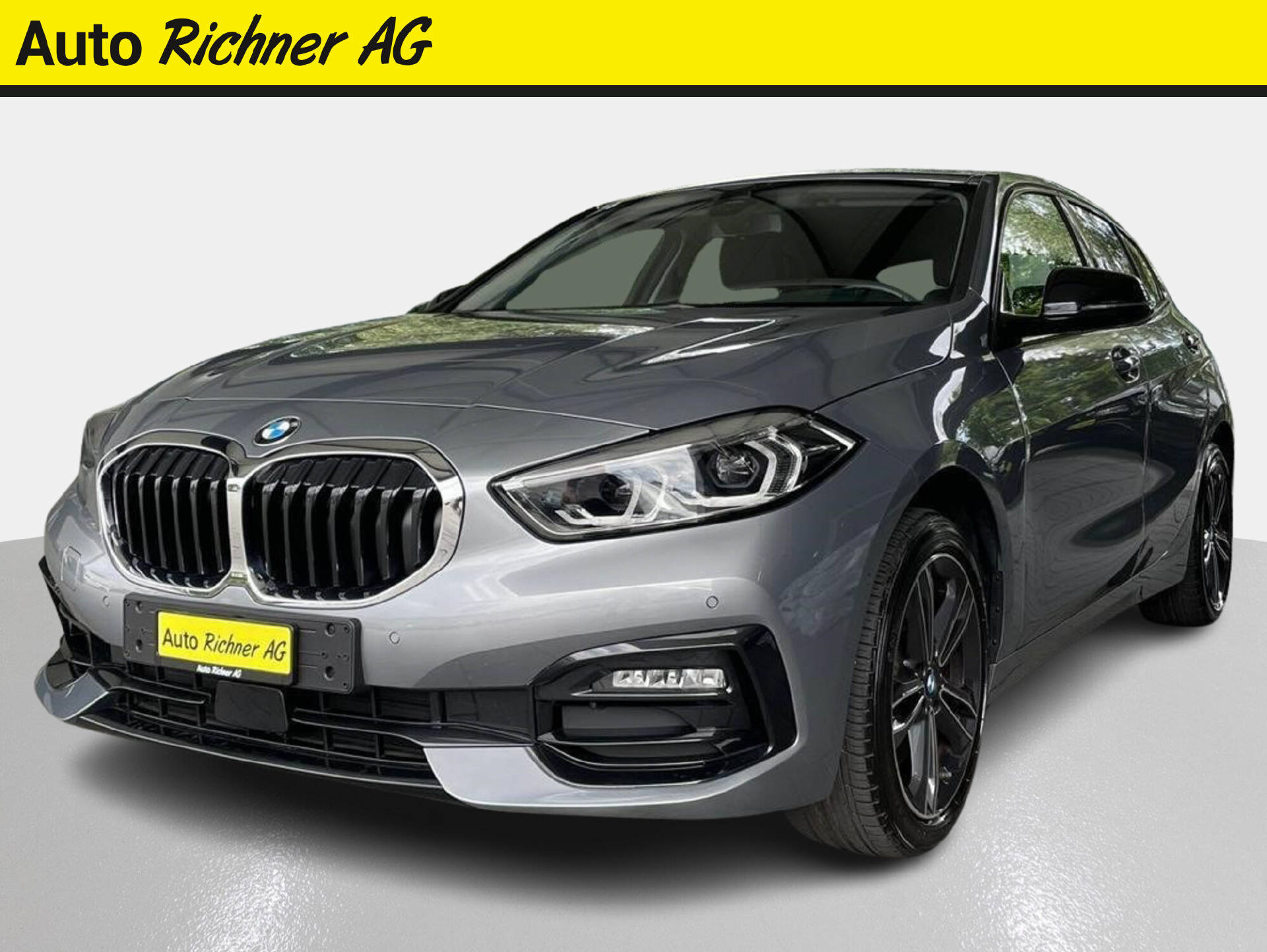 BMW 118i-showroom-element-1