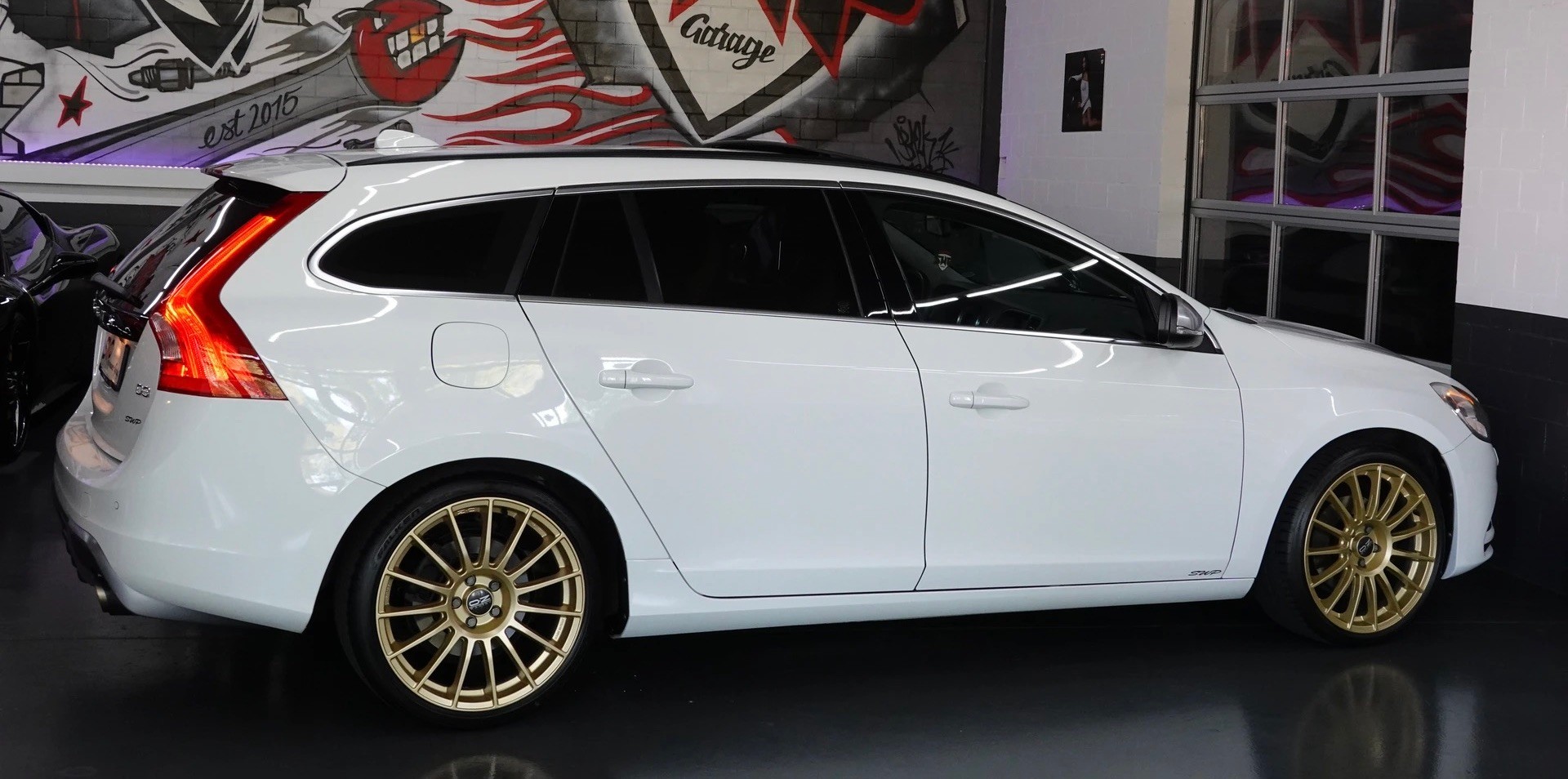 VOLVO V60 D3 R-Design Geartronic-image-1