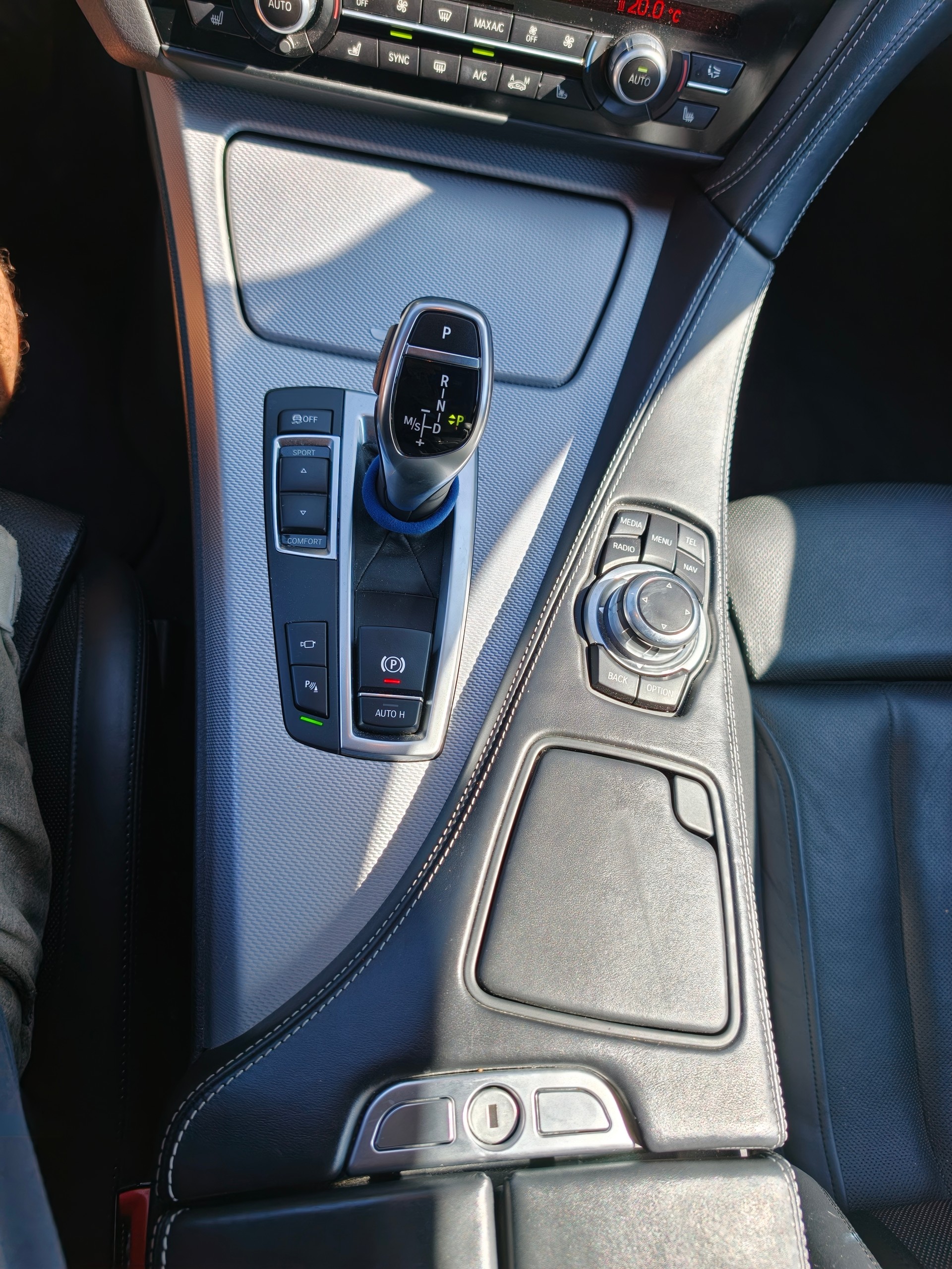 BMW 650i Coupé-image-14
