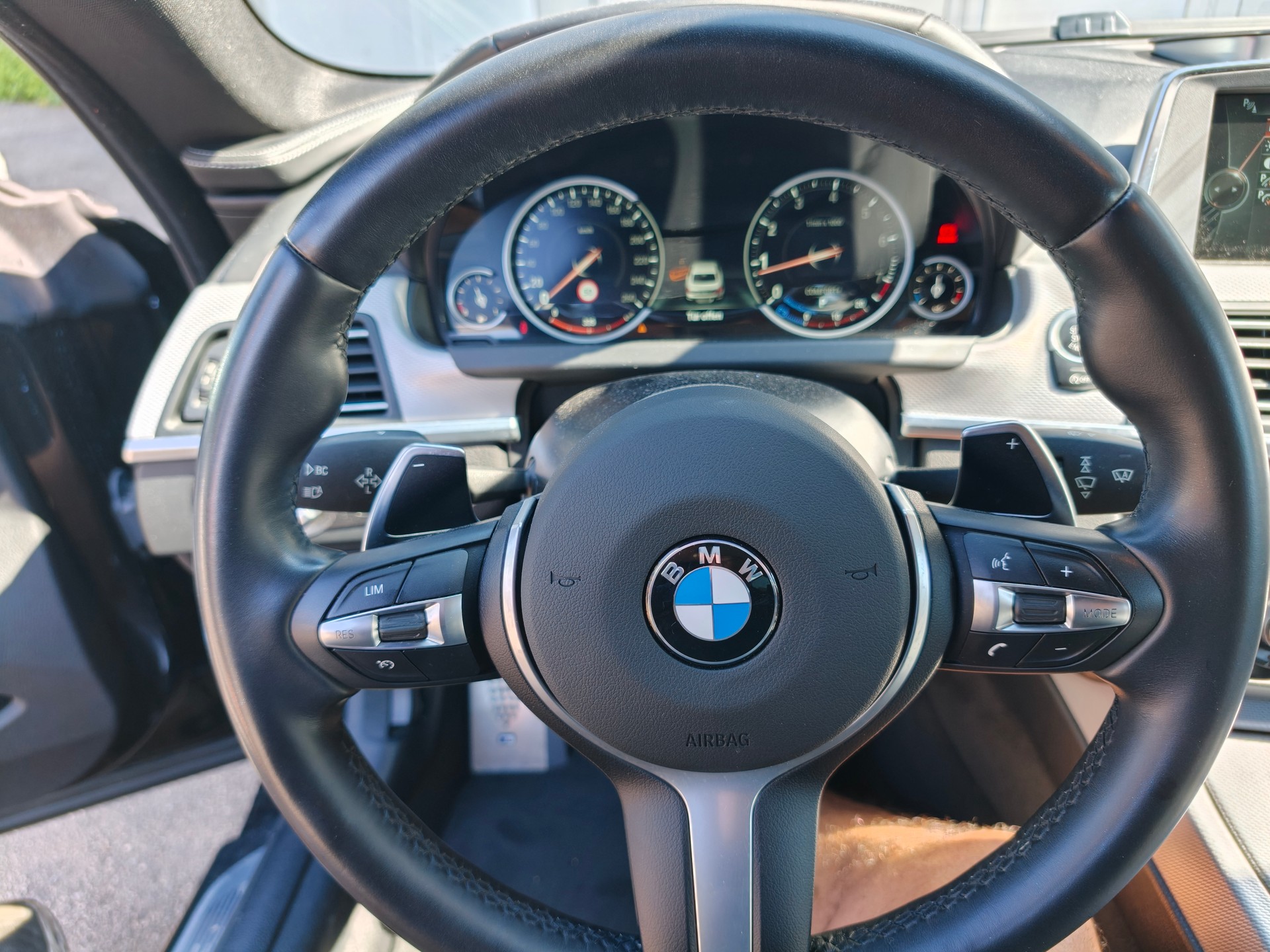 BMW 650i Coupé-image-12