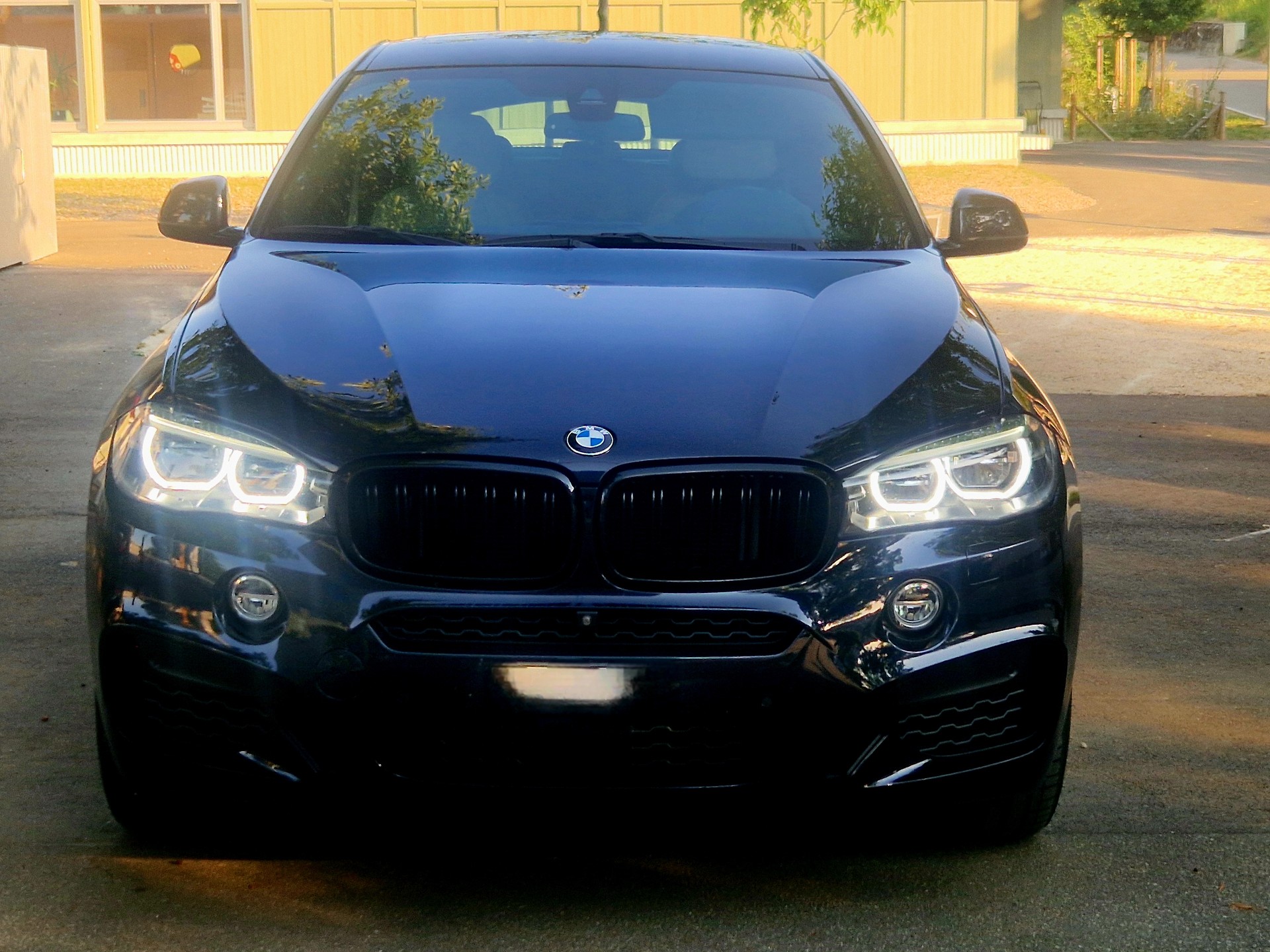 BMW XDrive 40d M-Packed-image-2