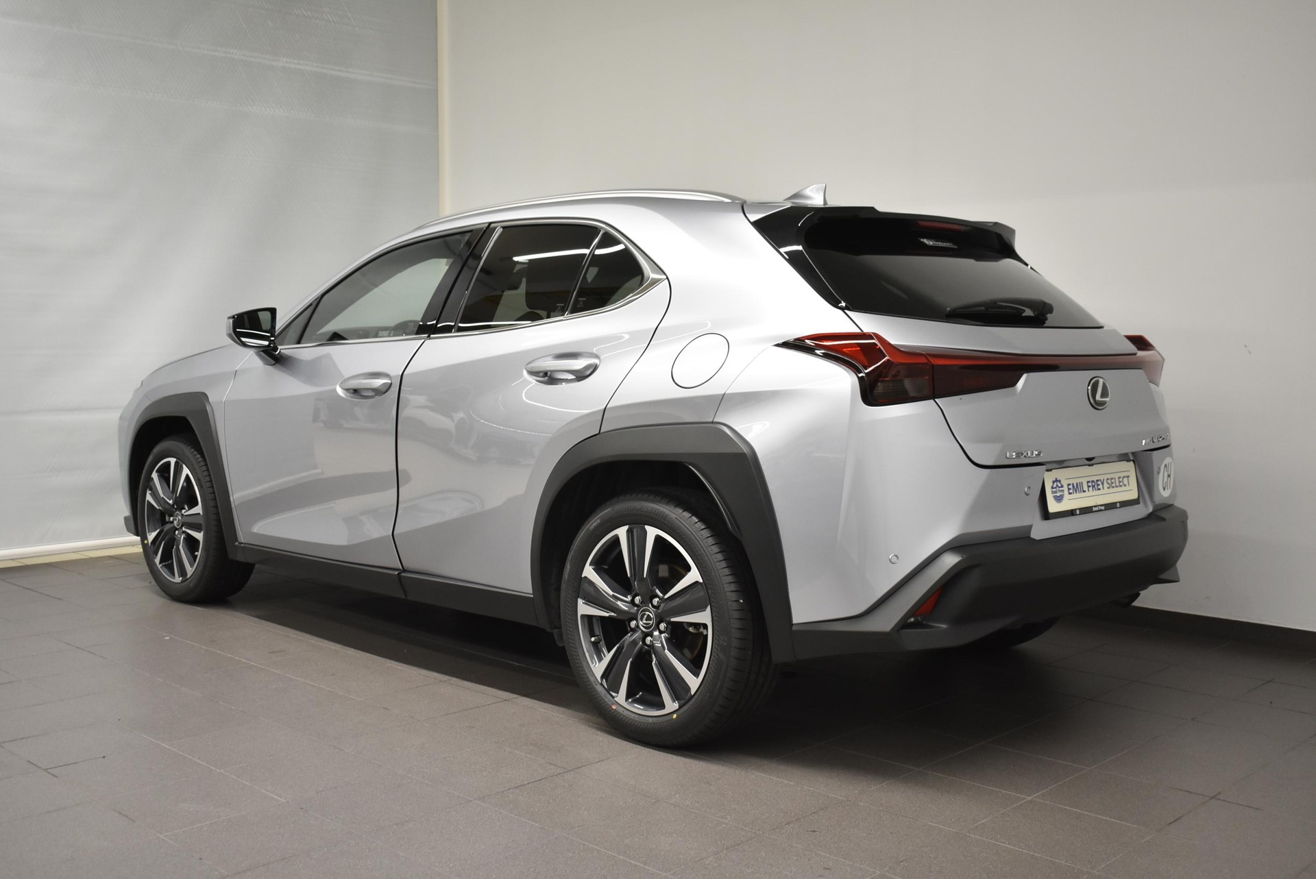 LEXUS UX 250h Comfort - Ruote invernali & Servizi inclusi - Tasso leasing 1.99%!-showroom-element-3
