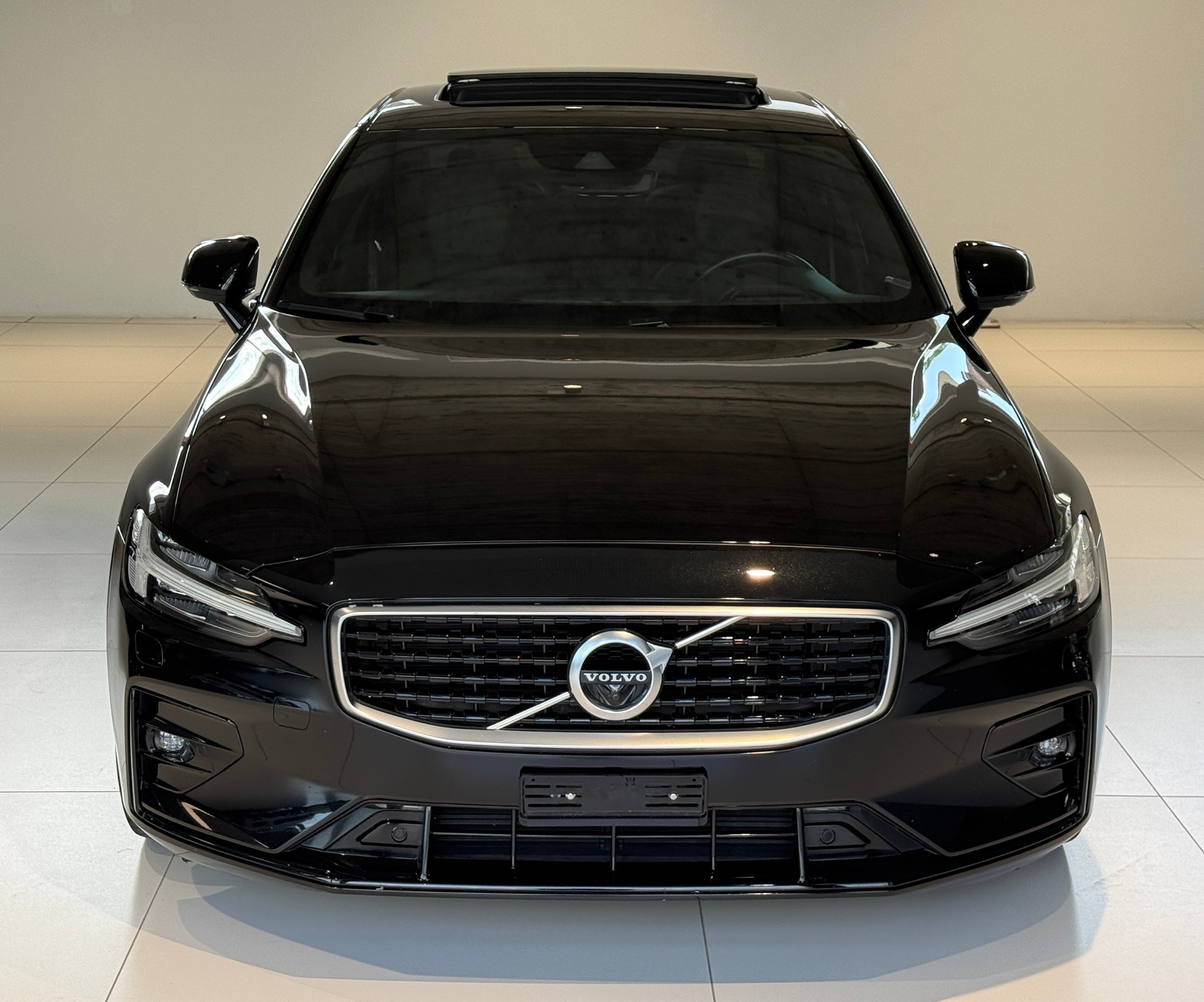VOLVO S60 T6 AWD R-Design Geartronic ***CH-Fahrzeug***4x4***310PS***Panoramadach-showroom-element-3