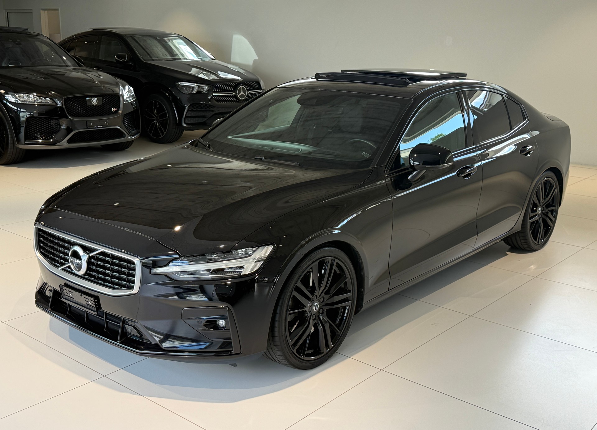 VOLVO S60 T6 AWD R-Design Geartronic ***CH-Fahrzeug***4x4***310PS***Panoramadach-showroom-element-1