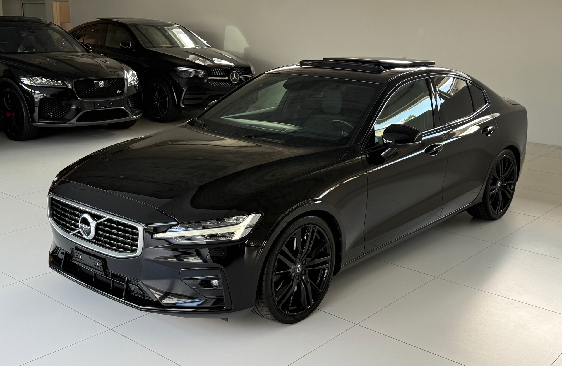 VOLVO S60 T6 AWD R-Design Geartronic ***CH-Fahrzeug***4x4***310PS***Panoramadach-showroom-element-2