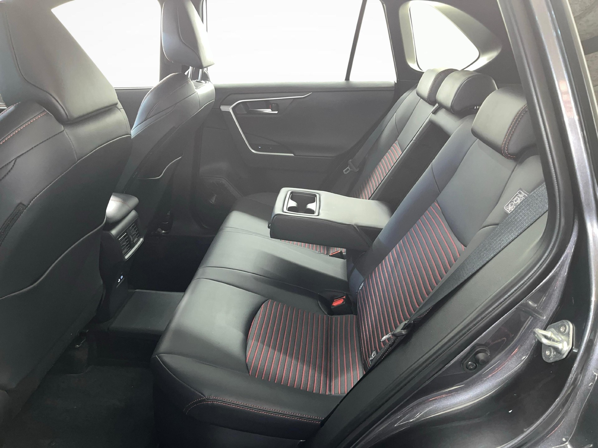 TOYOTA RAV4 2.5 Plug-In-Hybrid Premium-image-13