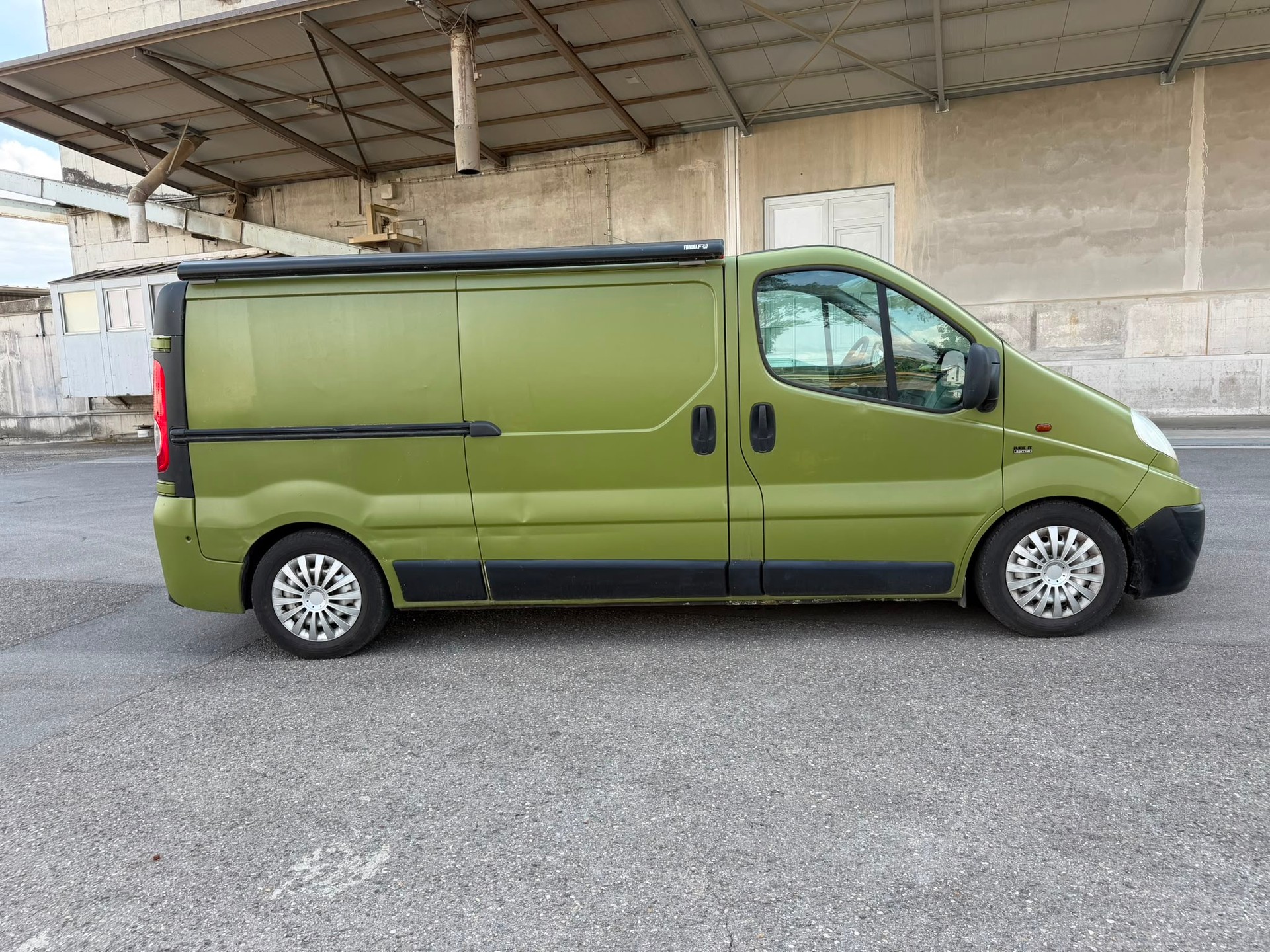 RENAULT Trafic 2.5 dCi 2.9t L2H1