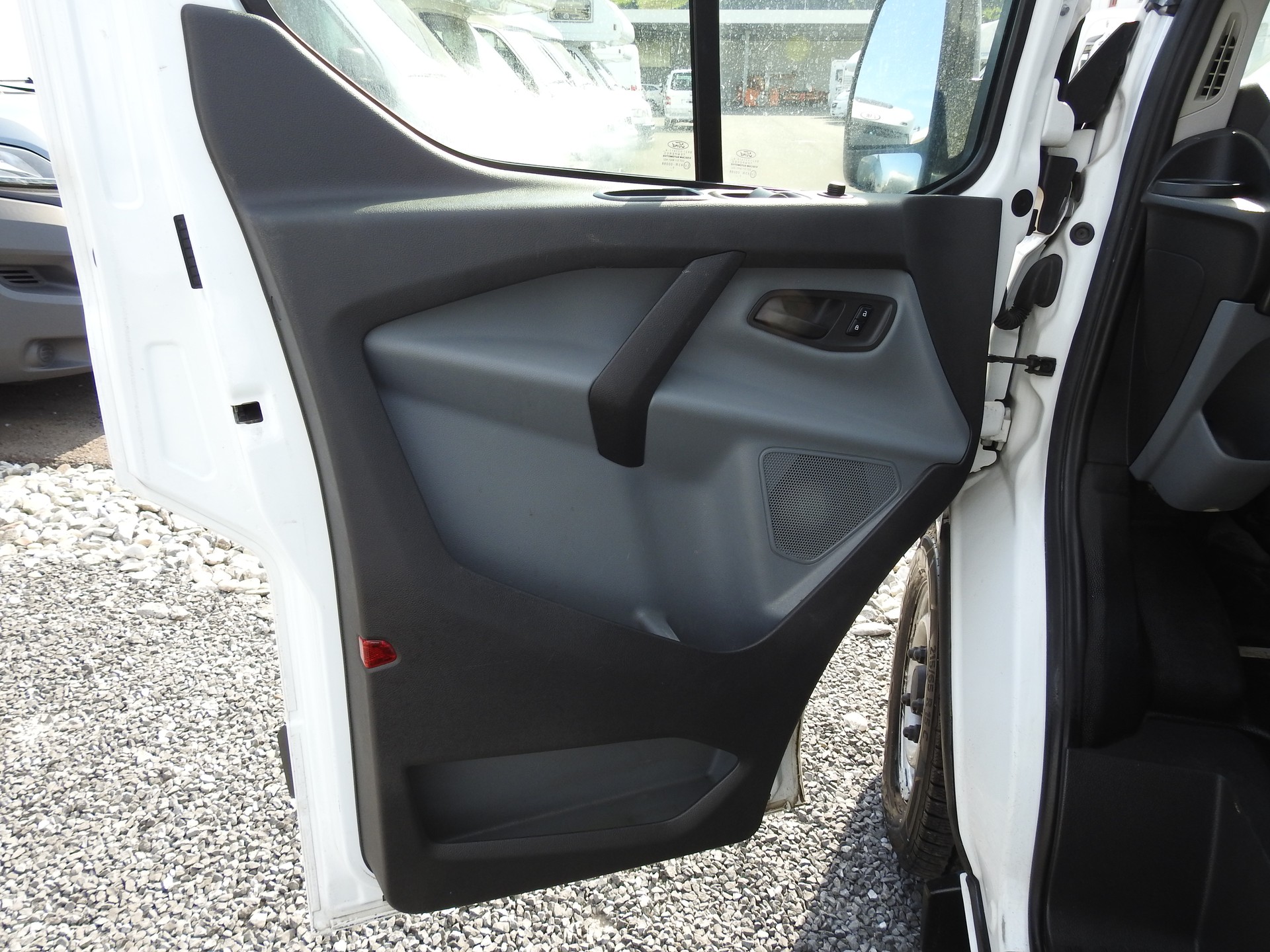 FORD Transit Custom Van 270 L1H1 Ambiente-image-16