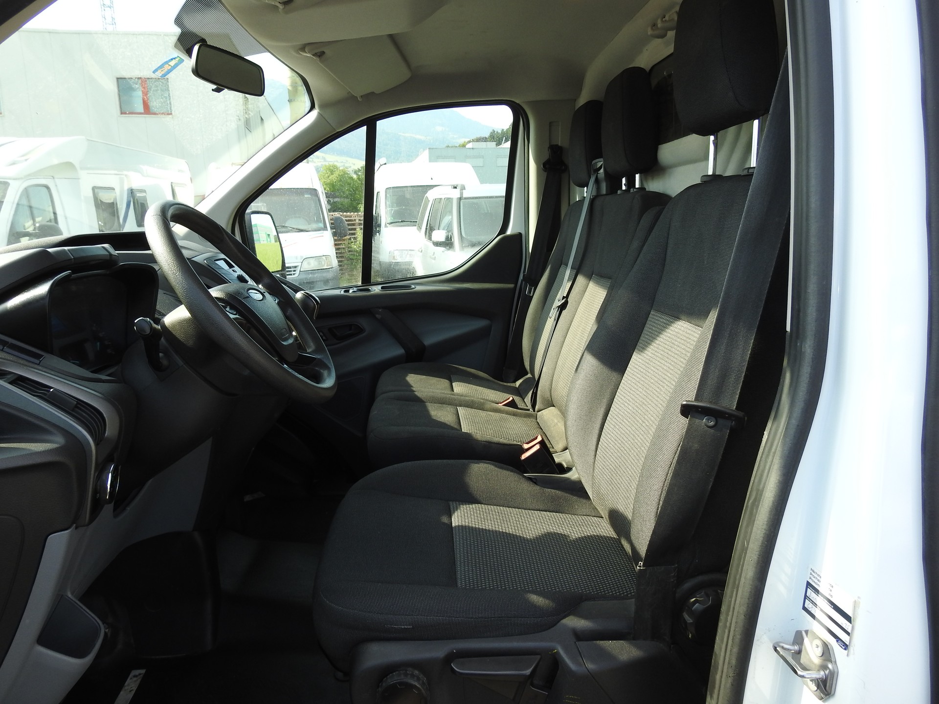 FORD Transit Custom Van 270 L1H1 Ambiente-image-18